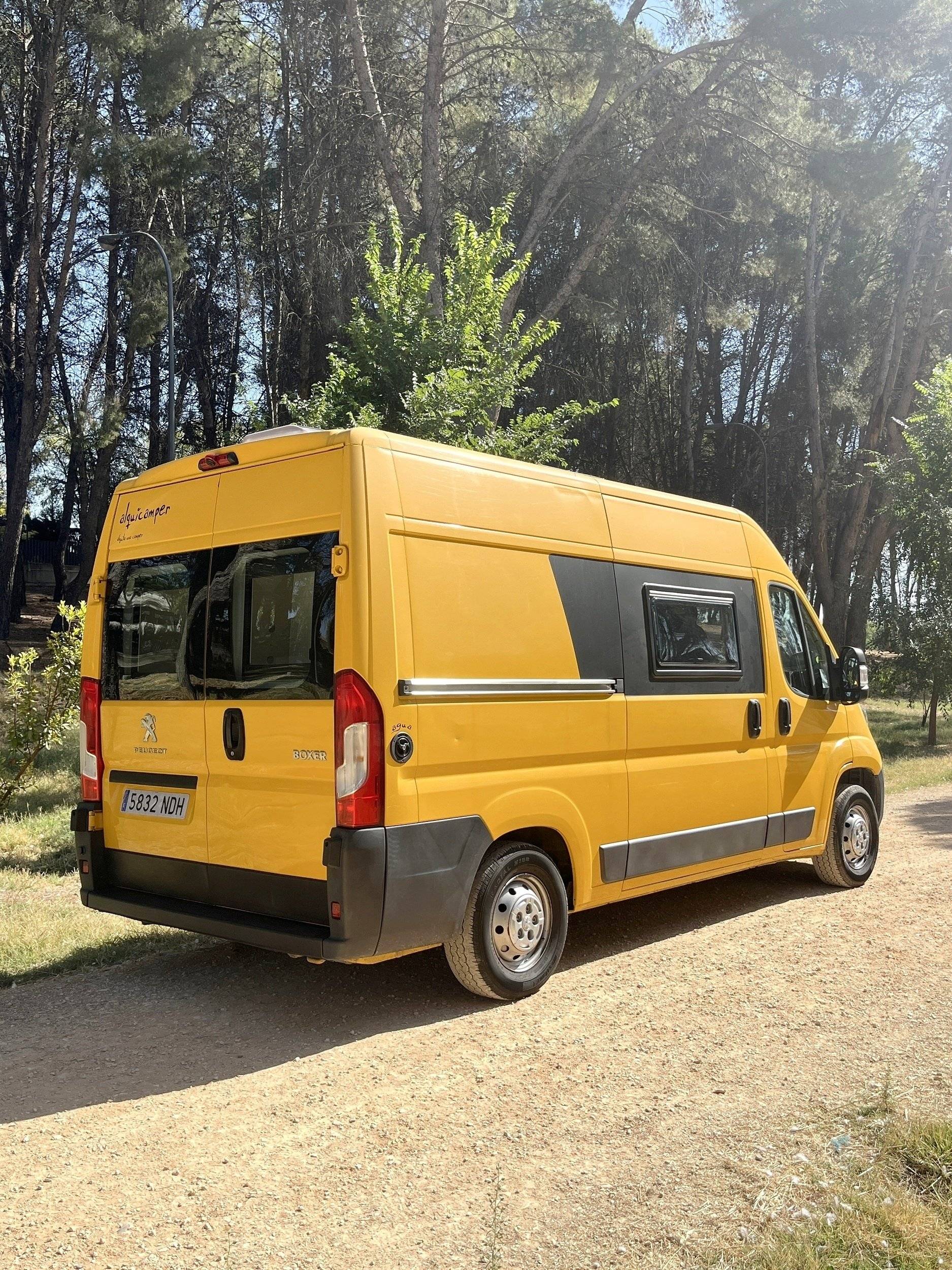Camper Track Boxer
