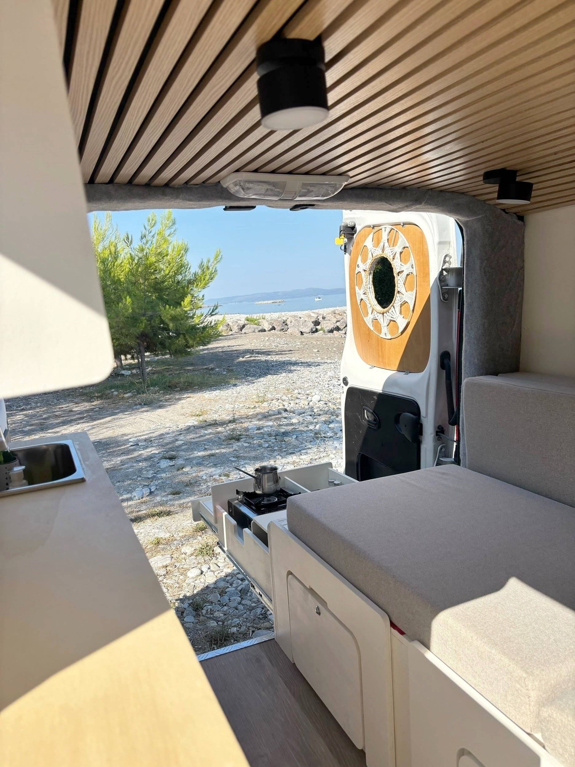 Slaapplaatsen Renault Trafic 1,6 l 115ch - Yescapa