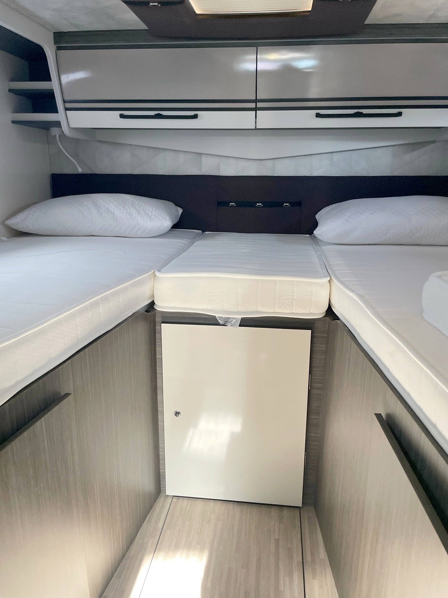 Berth Fiat Ducato 2,2 l 120 ch - Yescapa