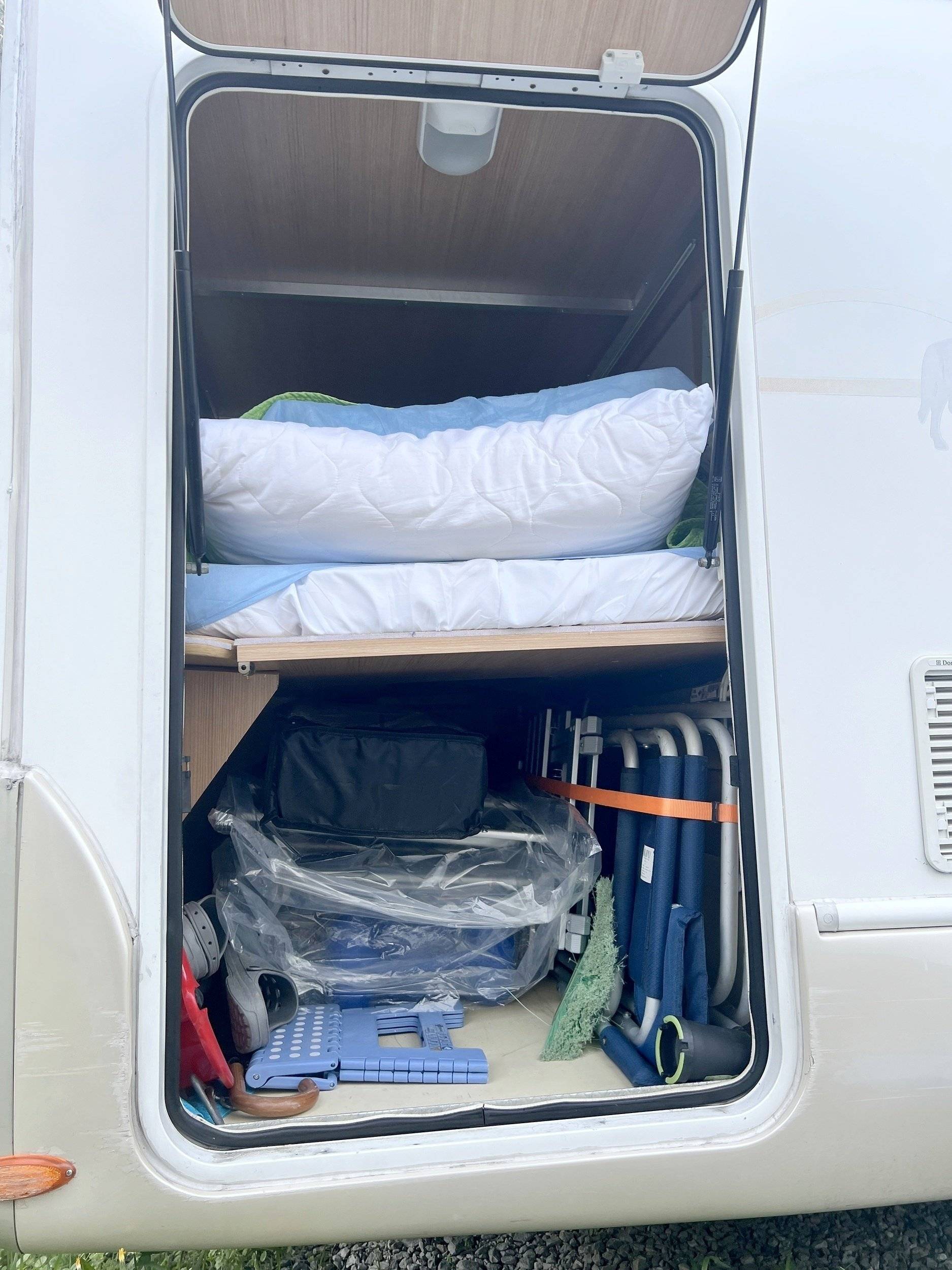 Plazas en cama Ford - Yescapa