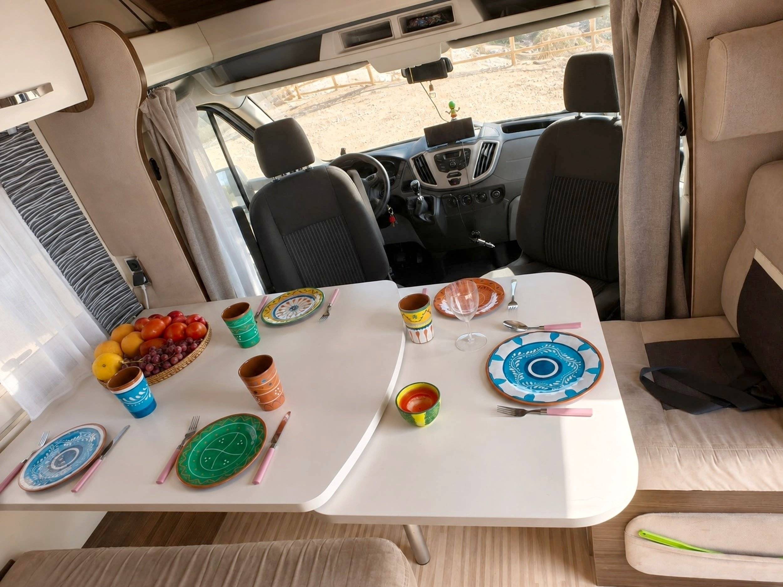 Eethoek Ford Transit 2,0 l 170 ch - Yescapa