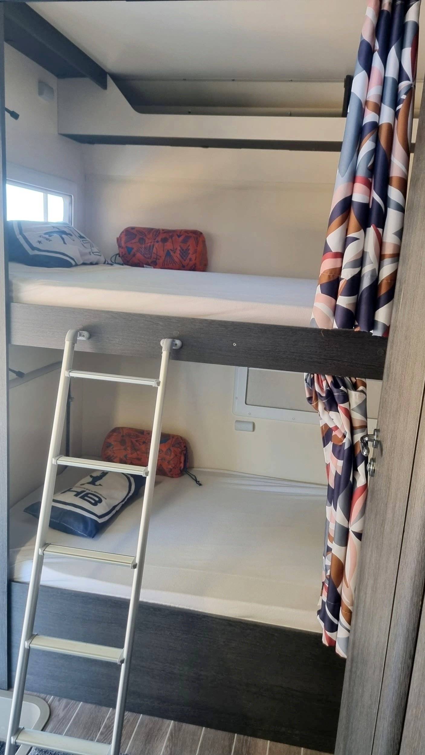 Couchages Ford Transit 2,0 l 130 ch - Yescapa
