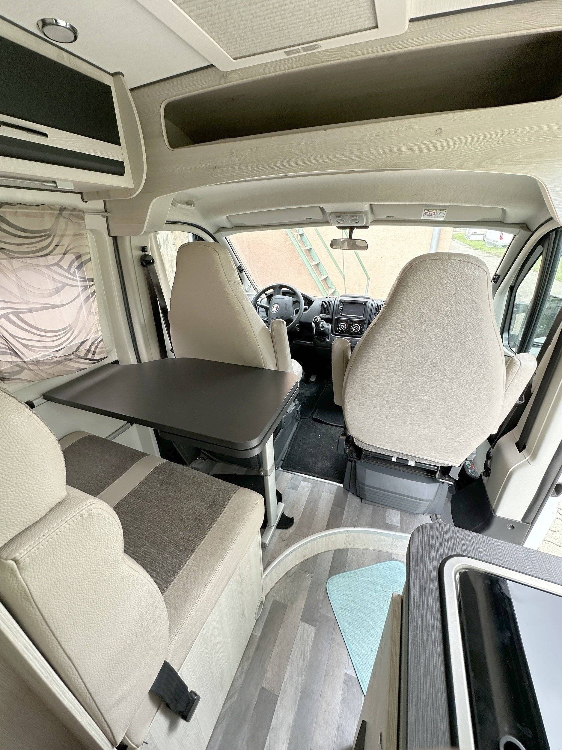Dining Area Fiat Fiat Multijet 2   2,3 L   130 CV - Yescapa