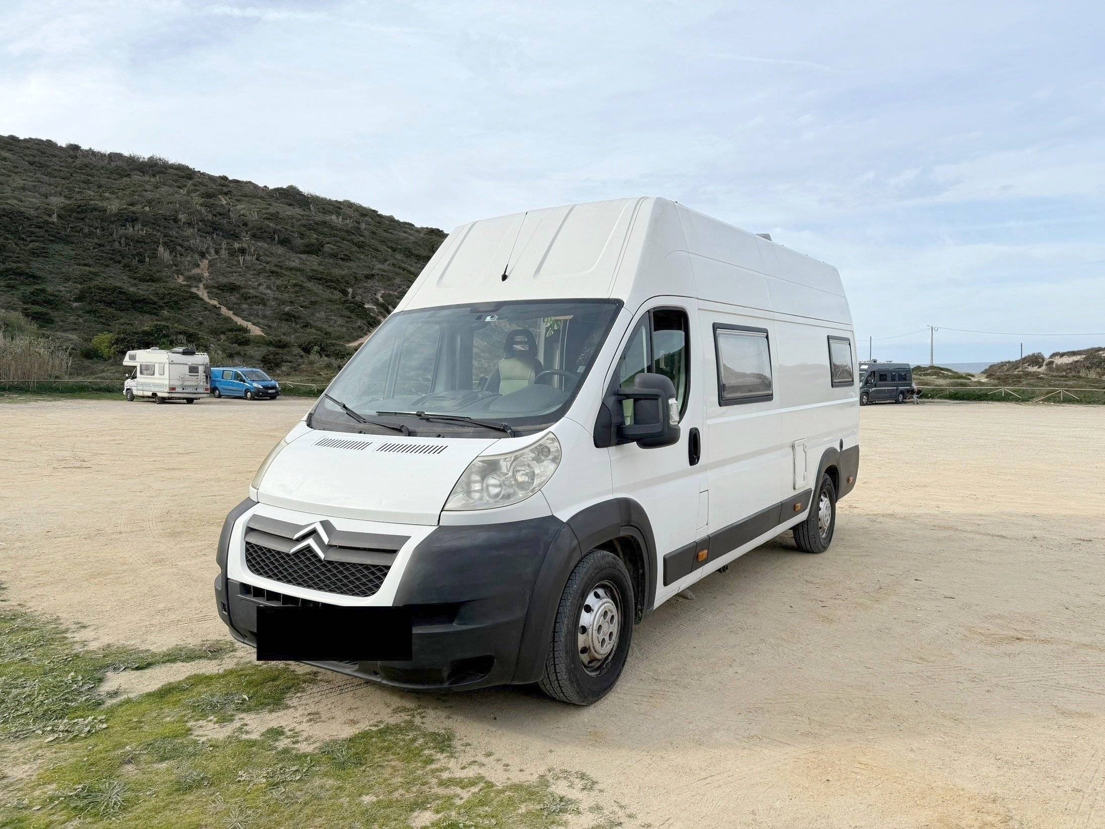 Vue avant de 3/4 Citroën Jumper 3,0 l 177 ch - Yescapa
