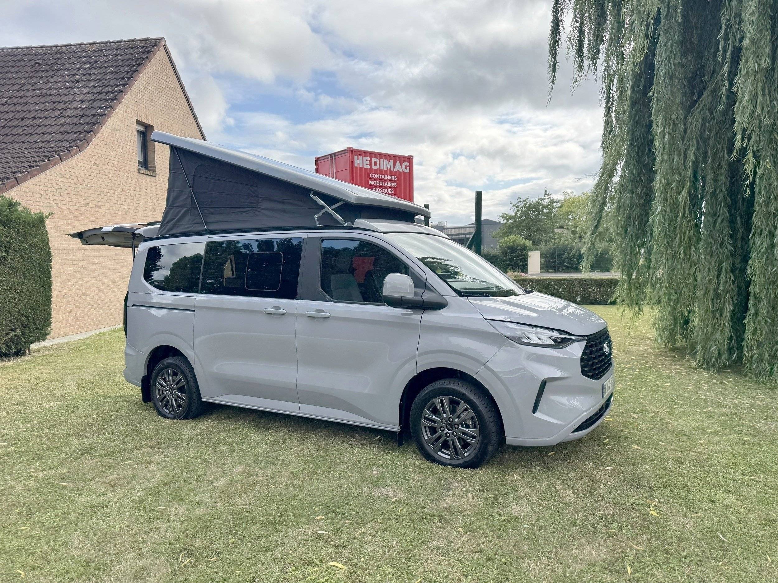 Vista frontale a ¾ Ford Ford Nugget - Yescapa