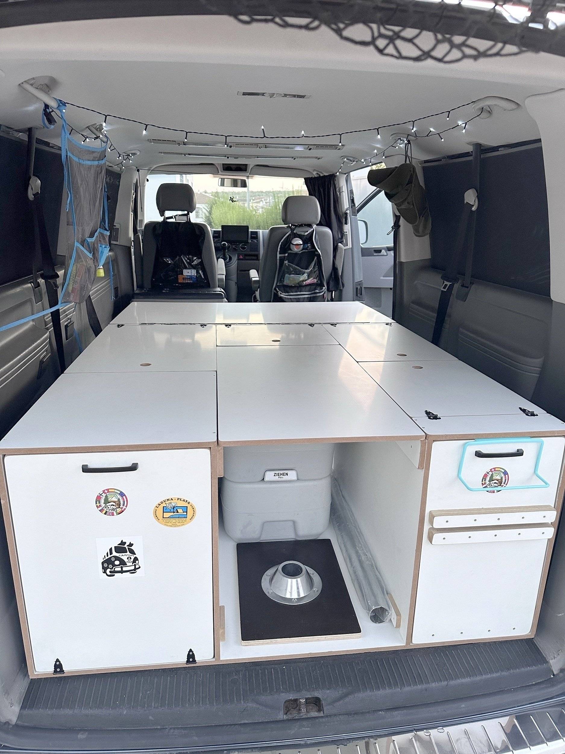 Plazas en cama Volkswagen T5 2,5l 174 ch - Yescapa