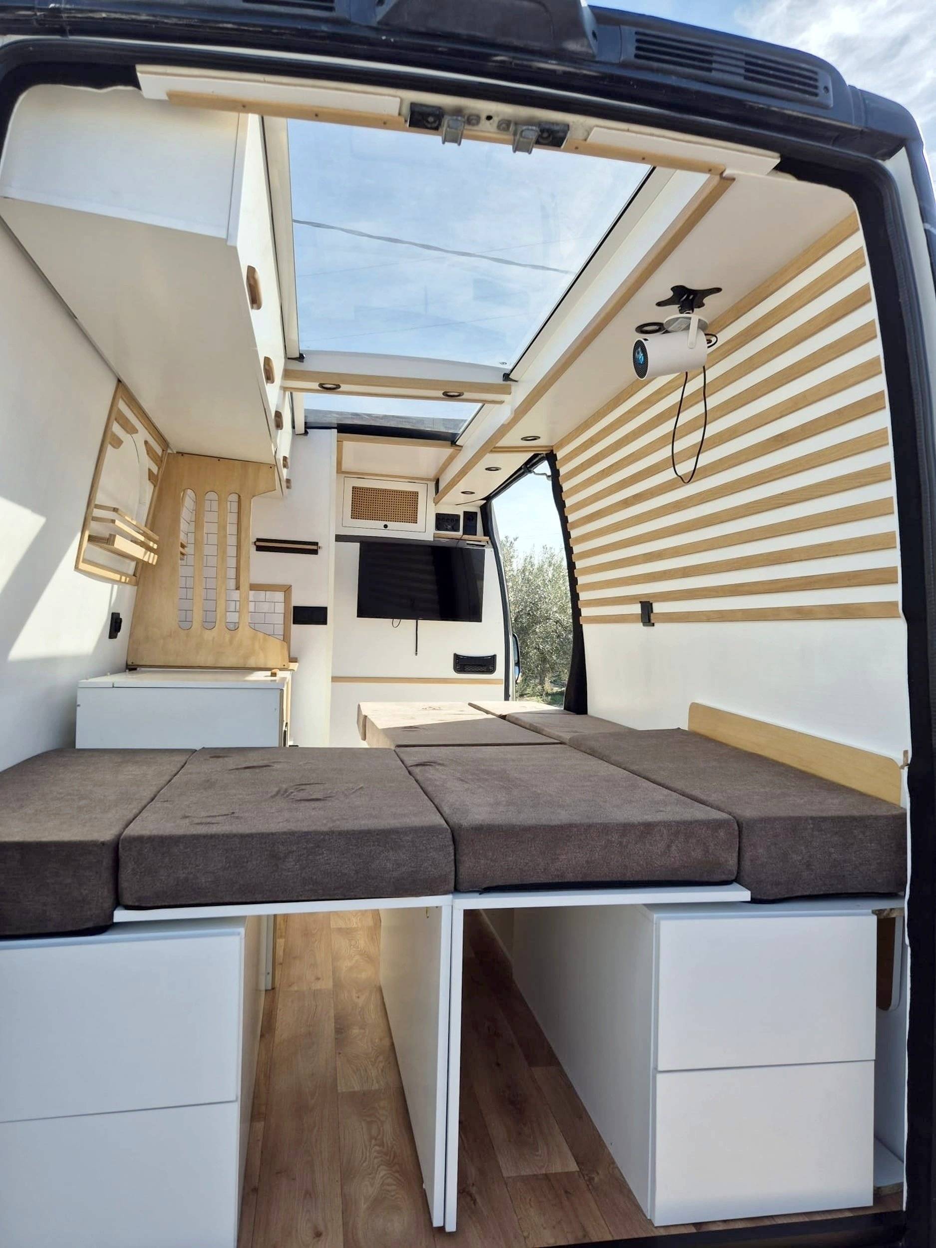 Plazas en cama Iveco Daily 2,3 HPI 136 ch. - Yescapa
