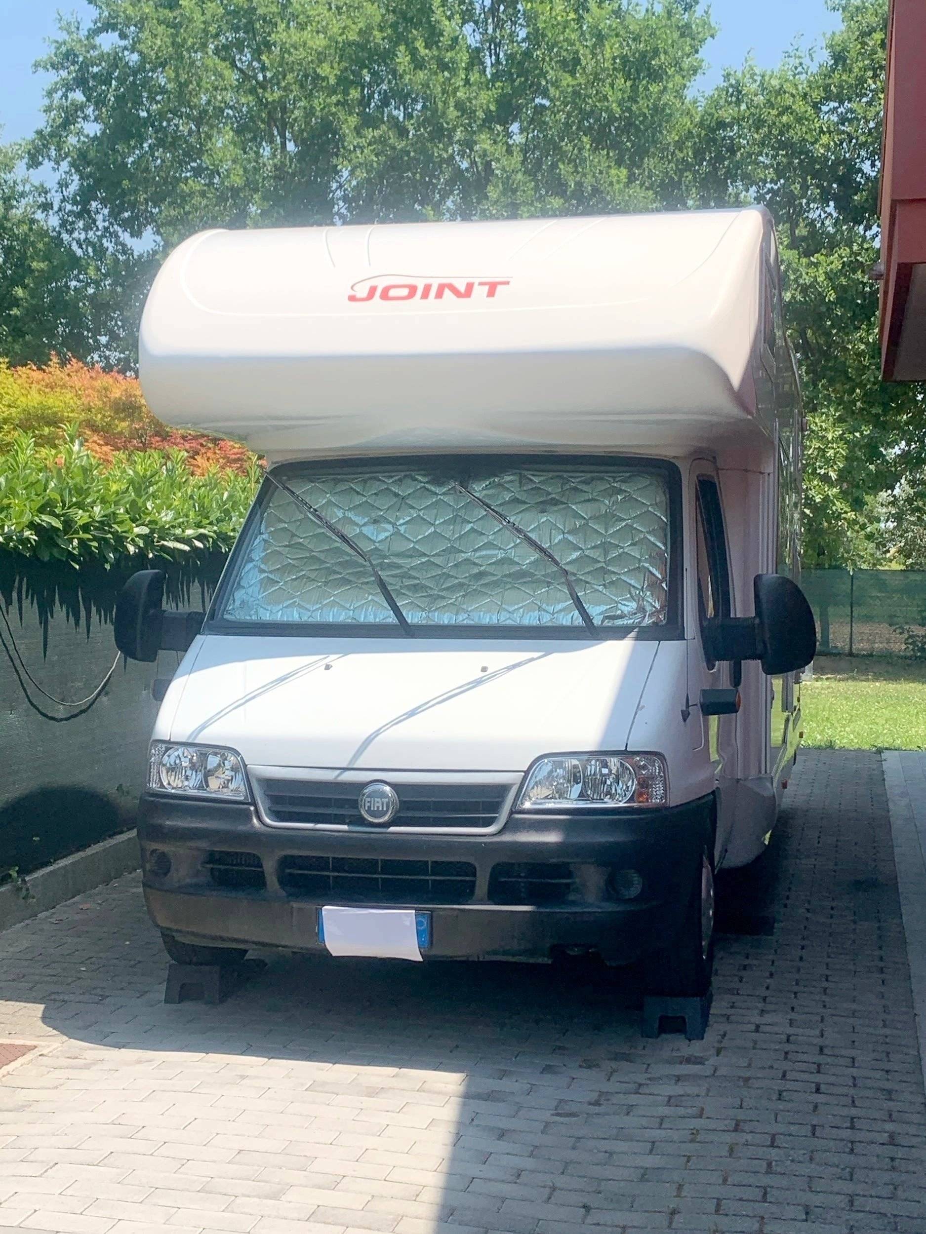 Front view from 3/4 Fiat Ducato 2.8 JTD - Yescapa