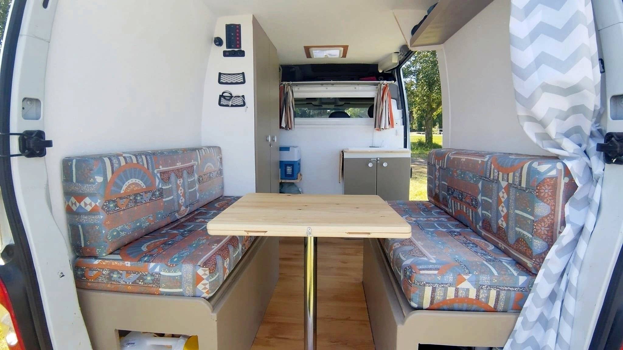 Coin repas Renault Master 2,5 l dCi 100 ch. - Yescapa