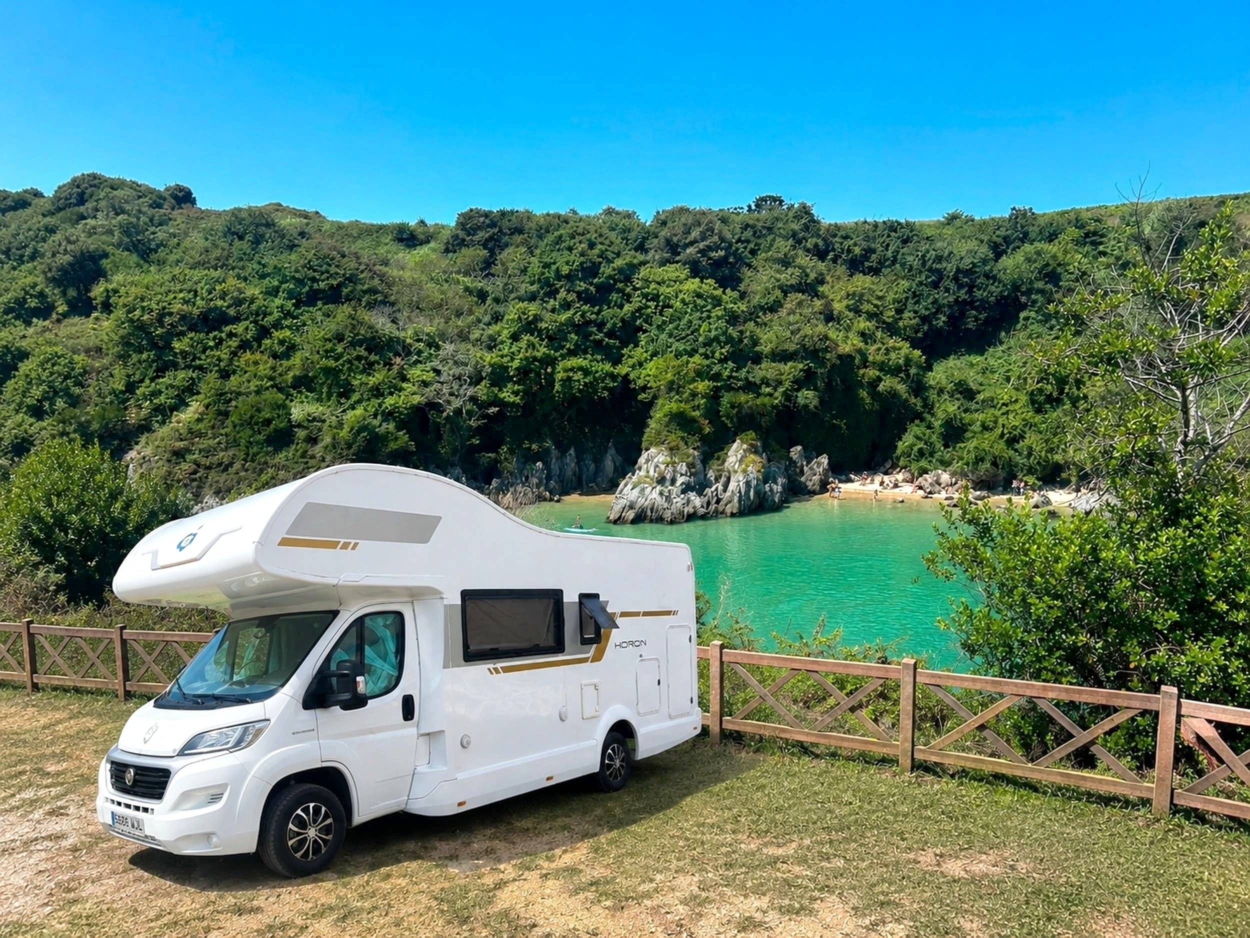 Vista frontale a ¾ Fiat Ducato 2,0 l 130 ch - Yescapa