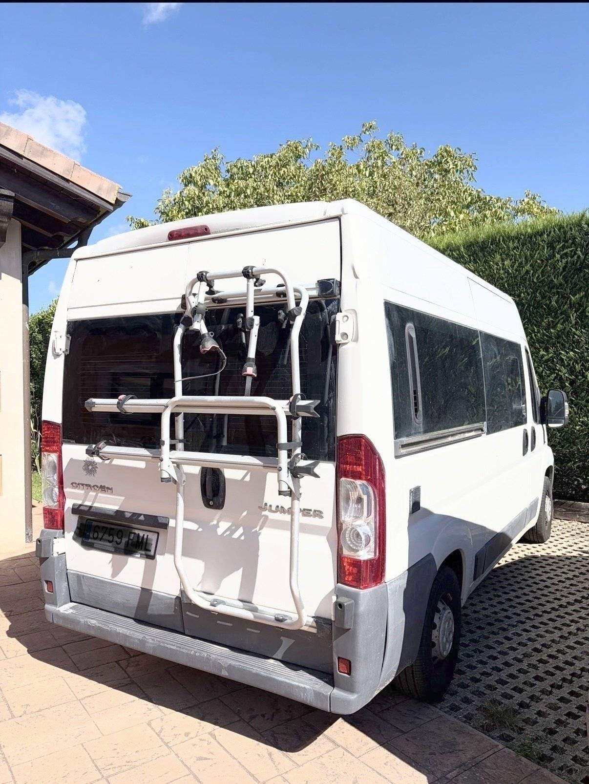 Front view from 3/4 Citroën Jumper - Yescapa