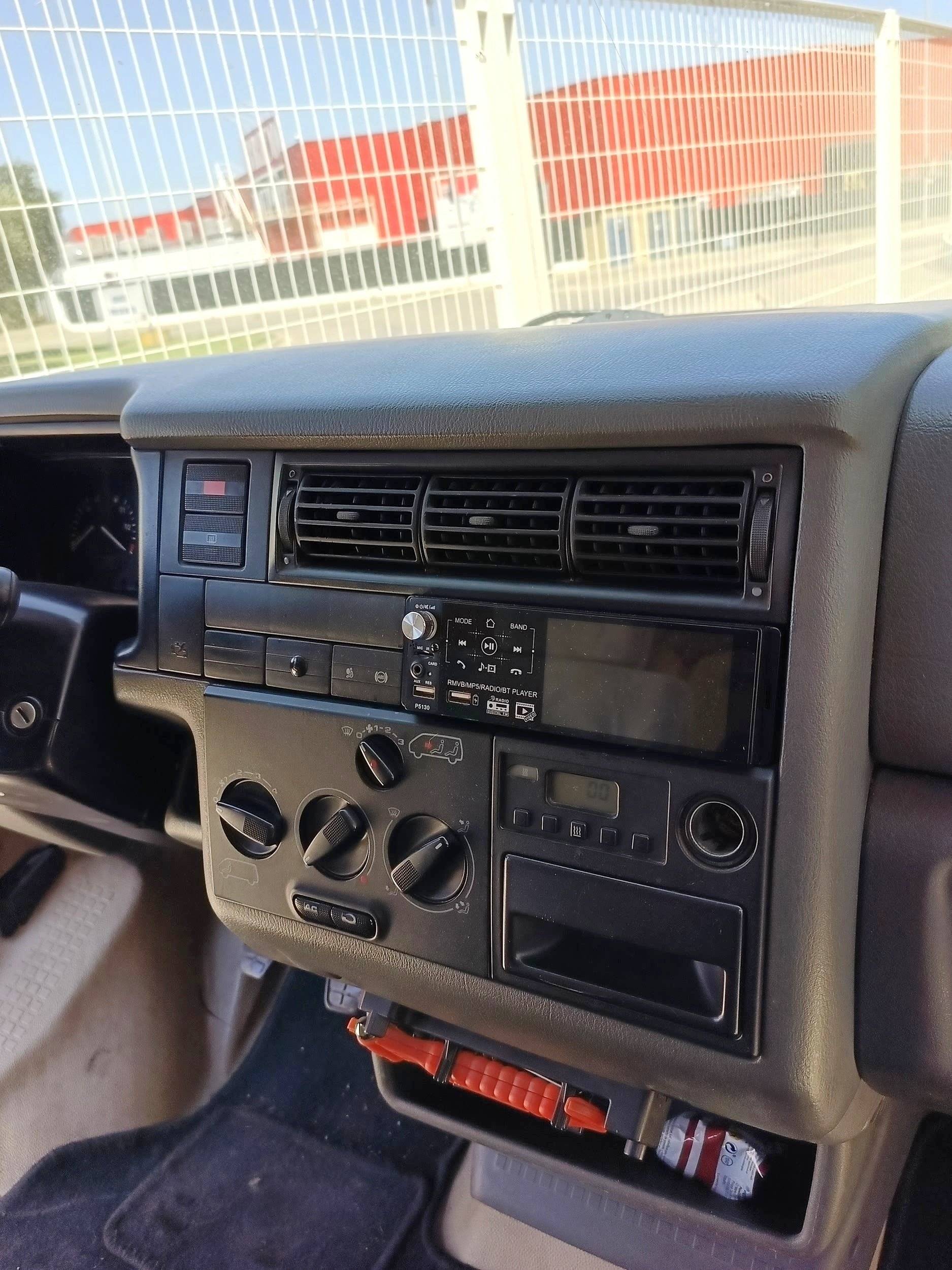 Comedor Volkswagen California - Yescapa