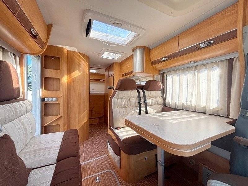 Área de jantar Fiat 2,3 l 130 ch - Yescapa