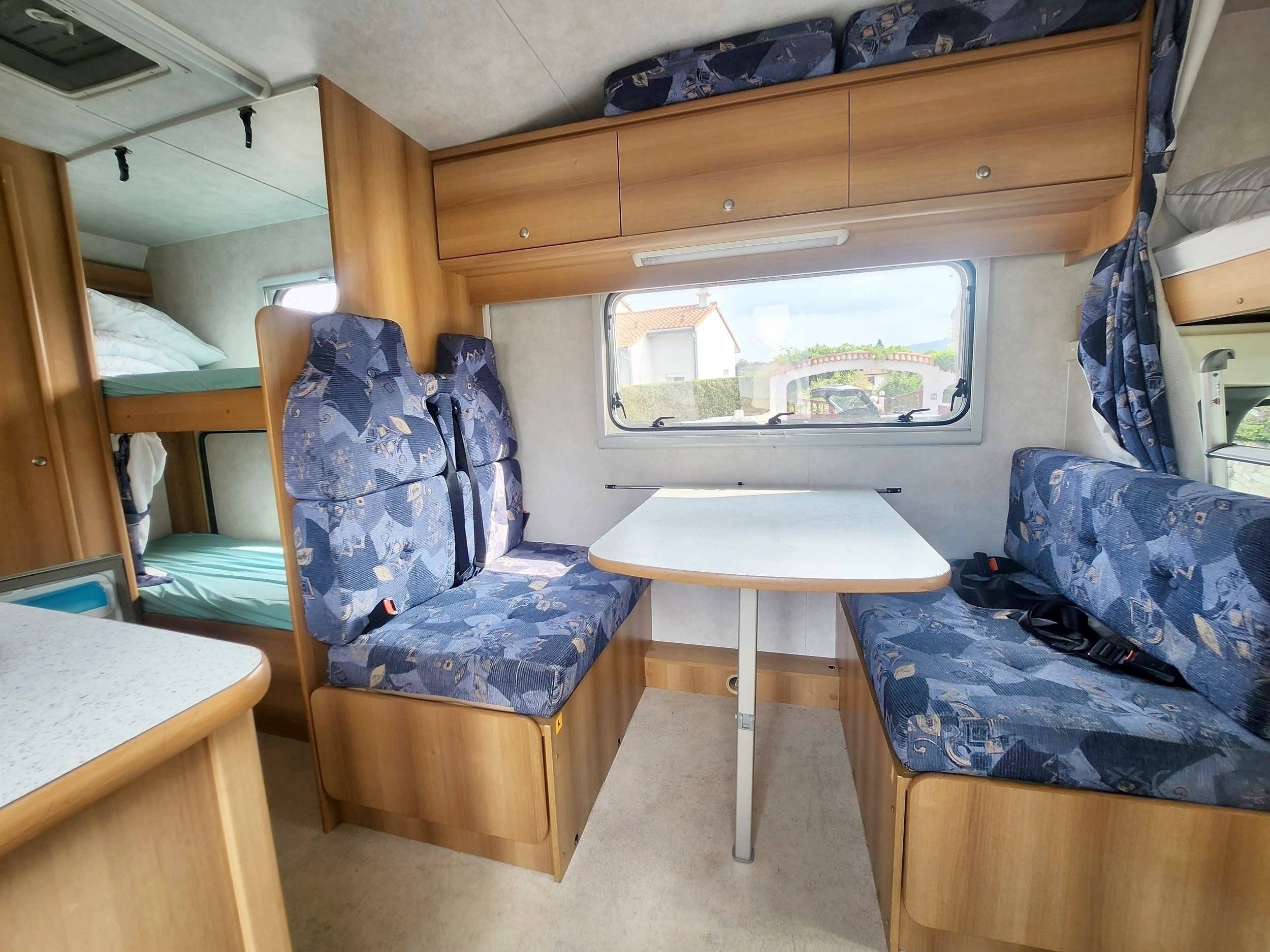 Dinette Ford FORD TRANSIT - Yescapa