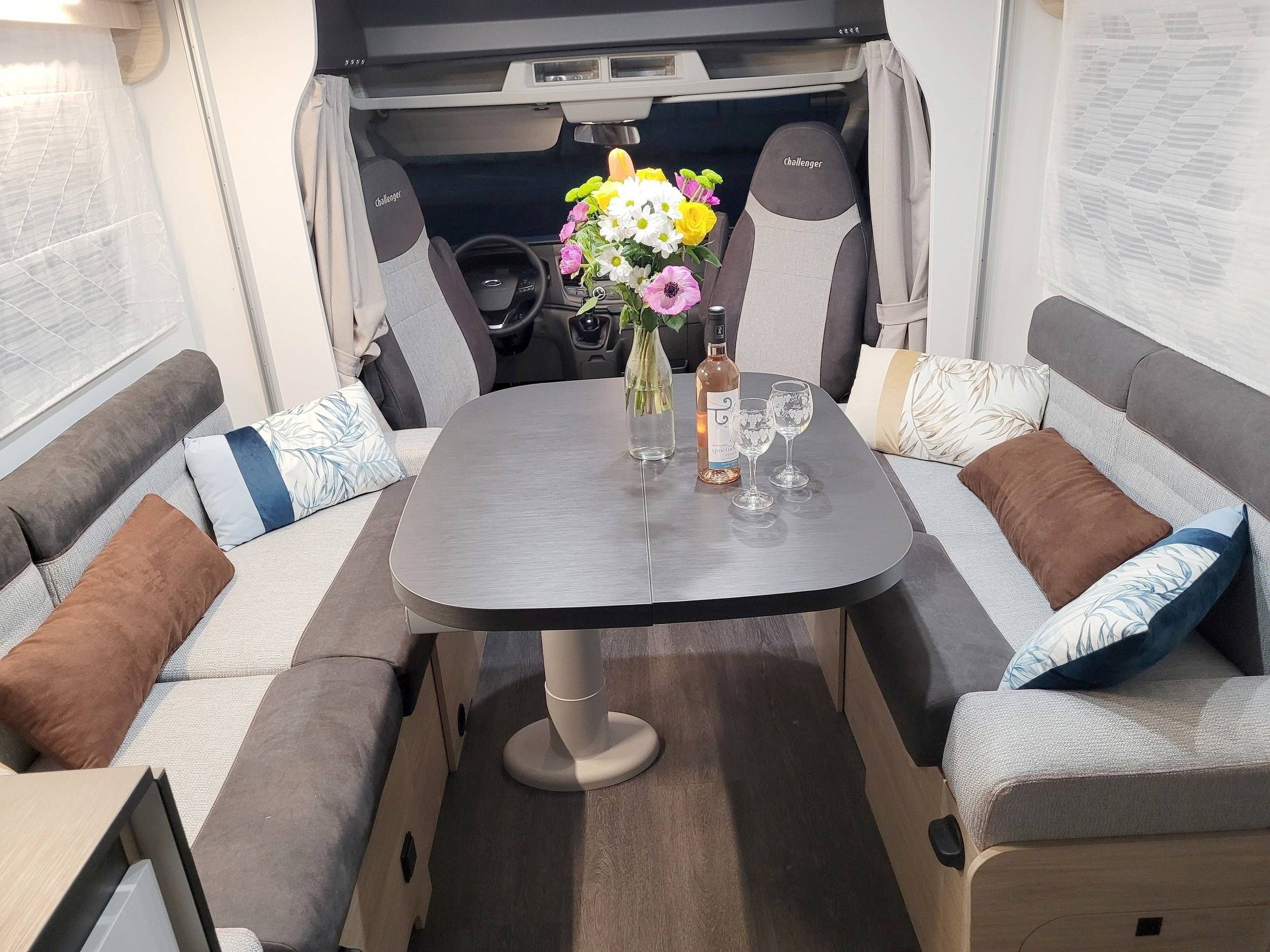 Challenger 380 start edition