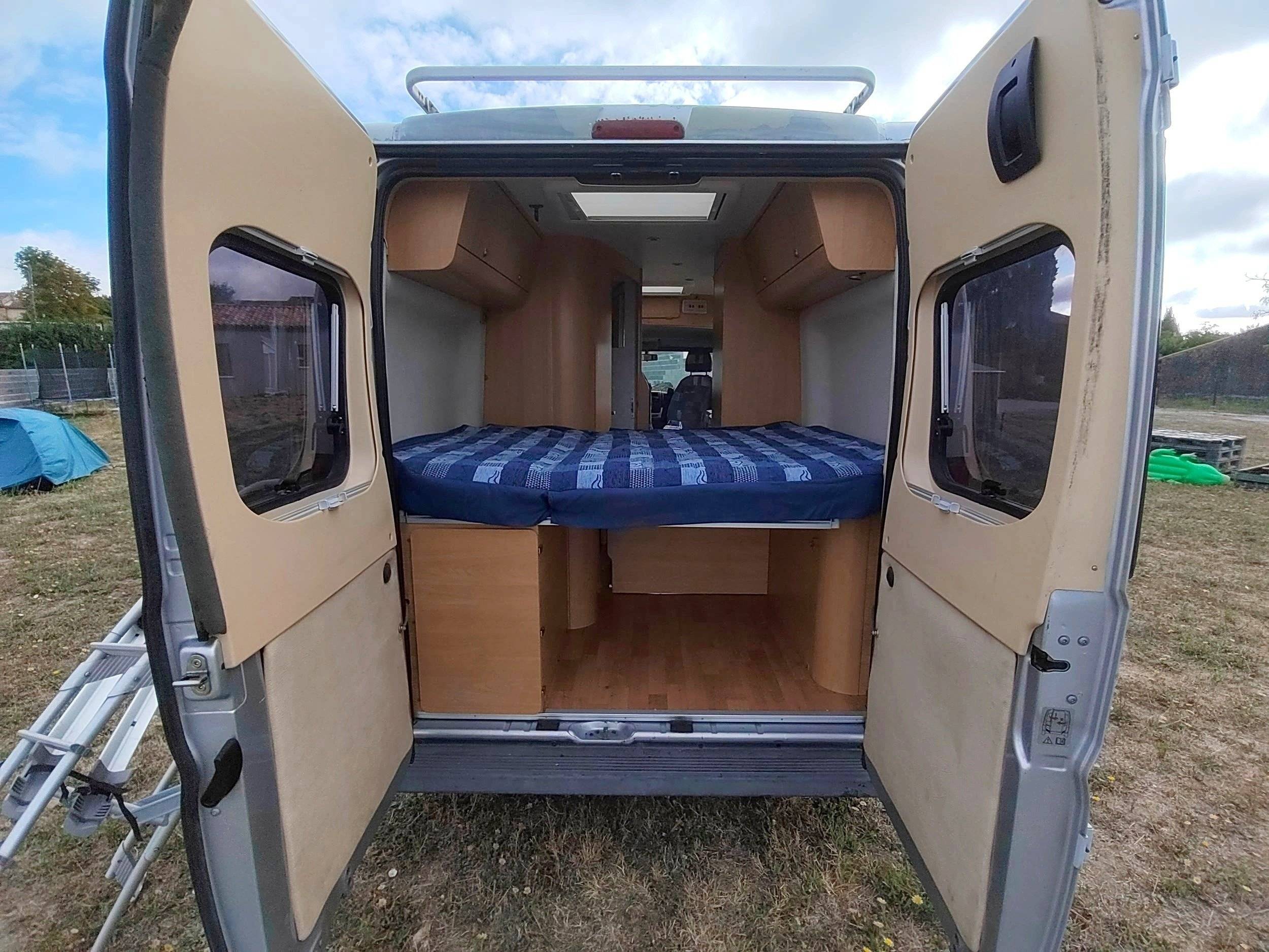 Couchages Fiat Ducato 2,3 l 120 ch. - Yescapa