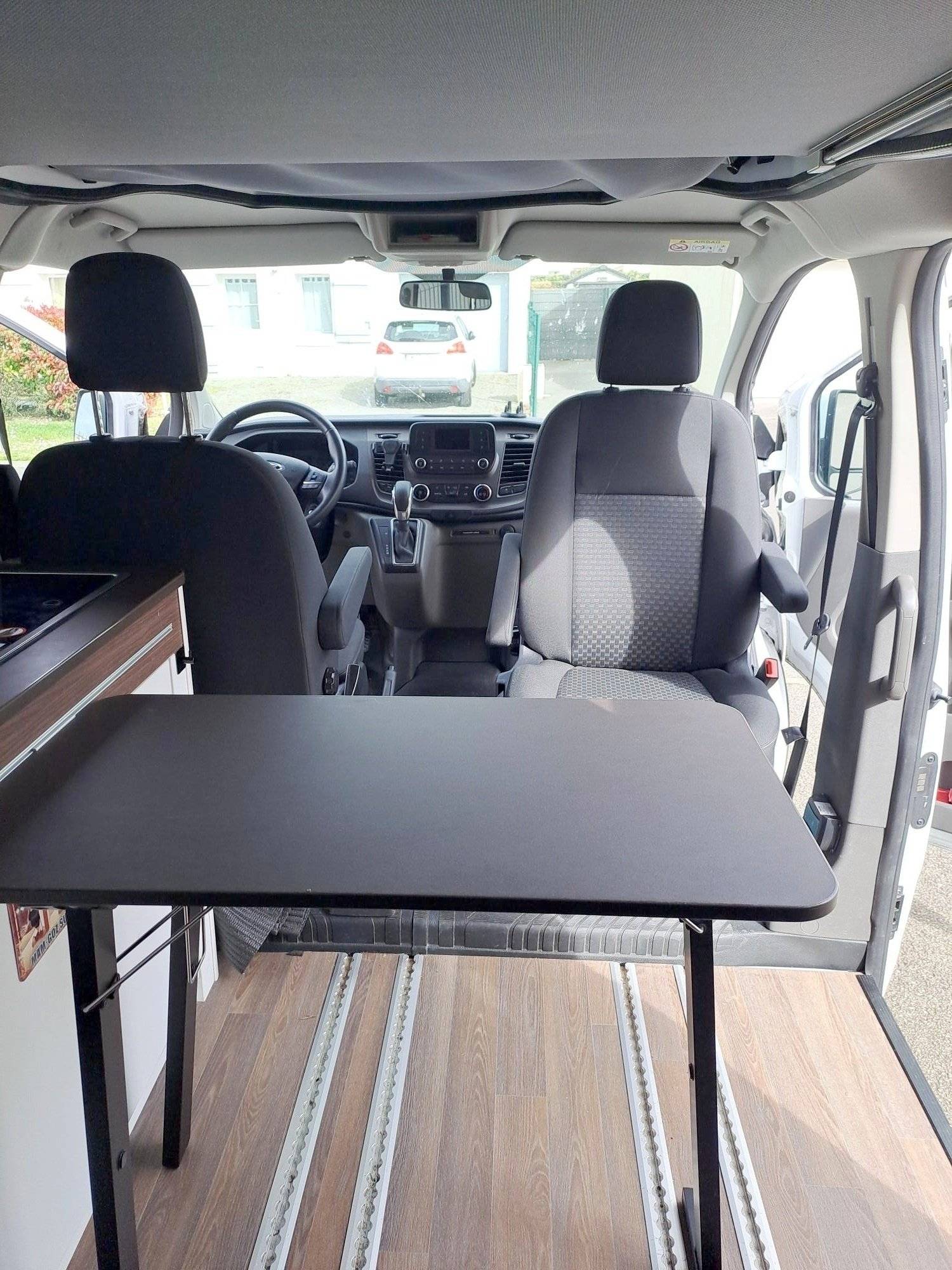 Área de jantar Ford Ford Transit Custom - Yescapa