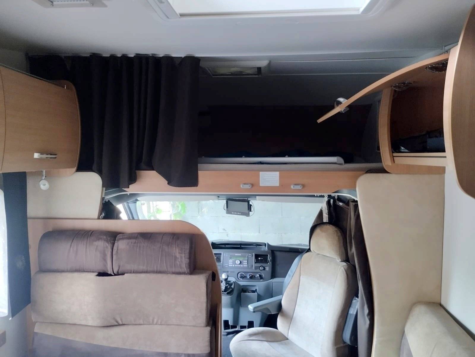 Schlafplätze Ford Transit 2,2 l 140 ch - Yescapa