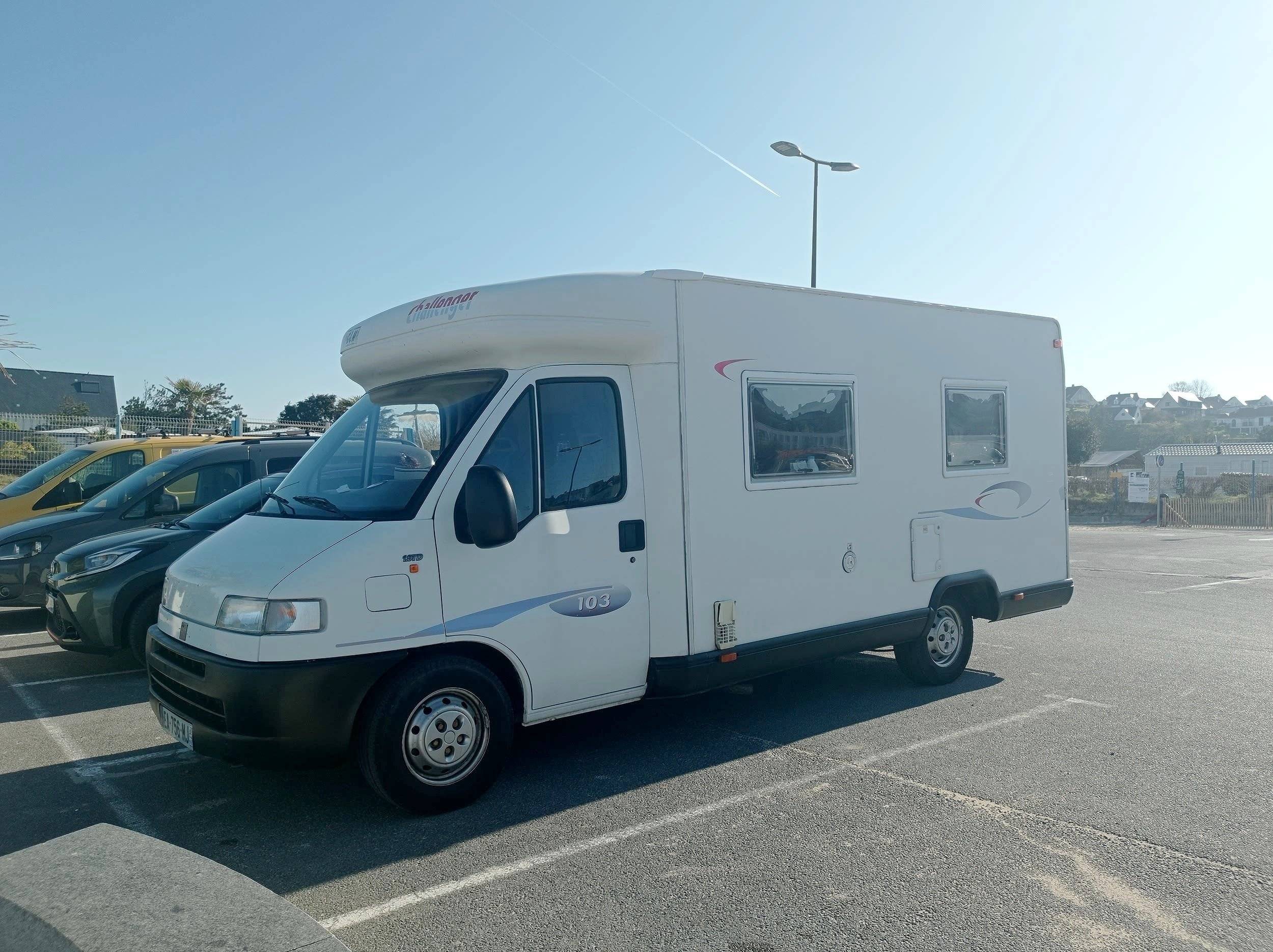 Front view from 3/4 Fiat FIAT DUCATO - Yescapa