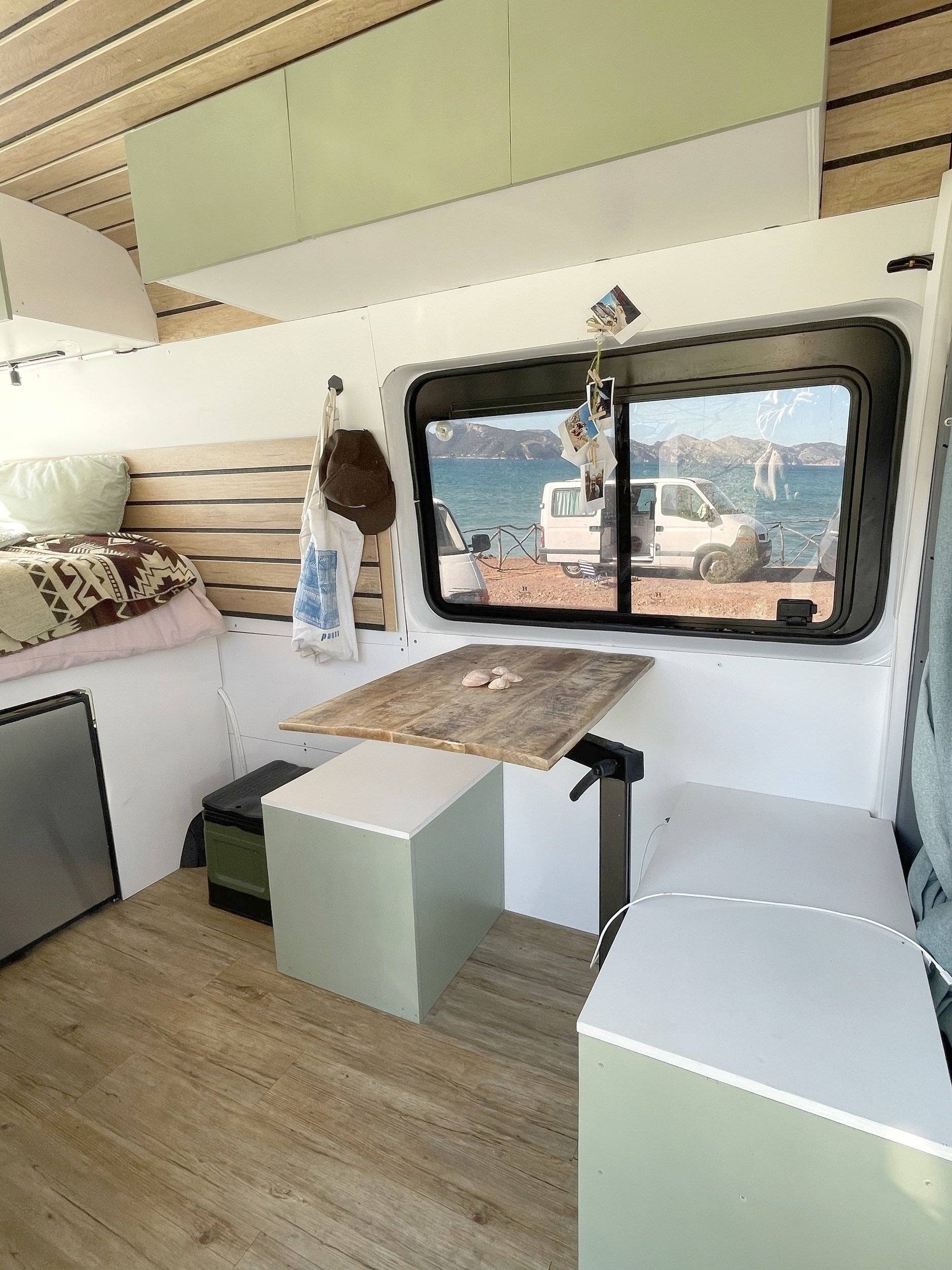 Dinette Mercedes - Yescapa