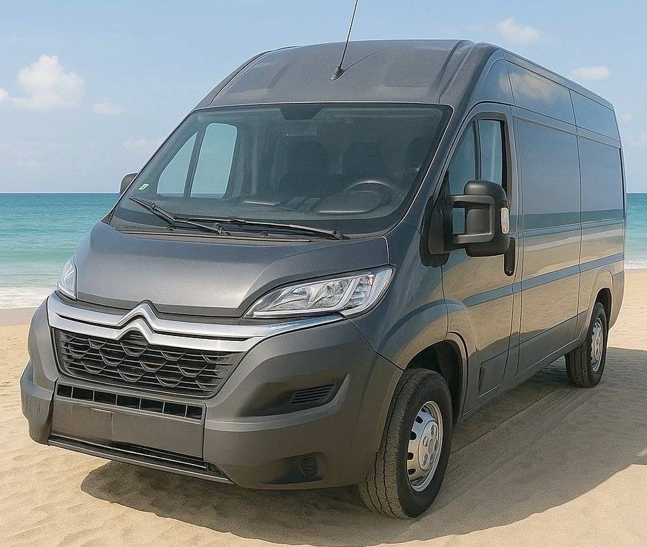 Vue avant de 3/4 Citroën Jumper 2,0 l 130 ch - Yescapa