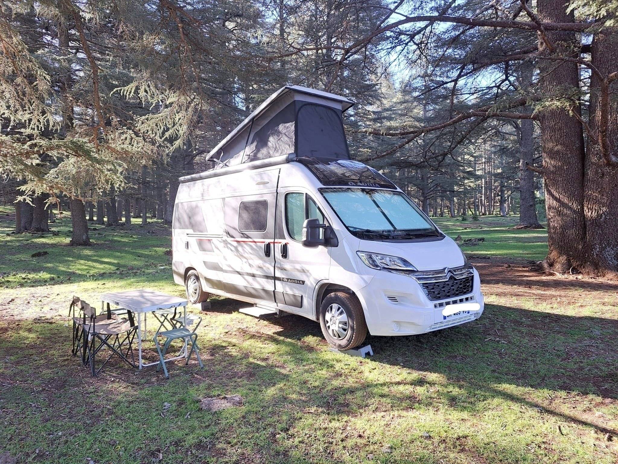 Vista frontale a ¾ Citroën Jumper 2,0 l 130 ch - Yescapa
