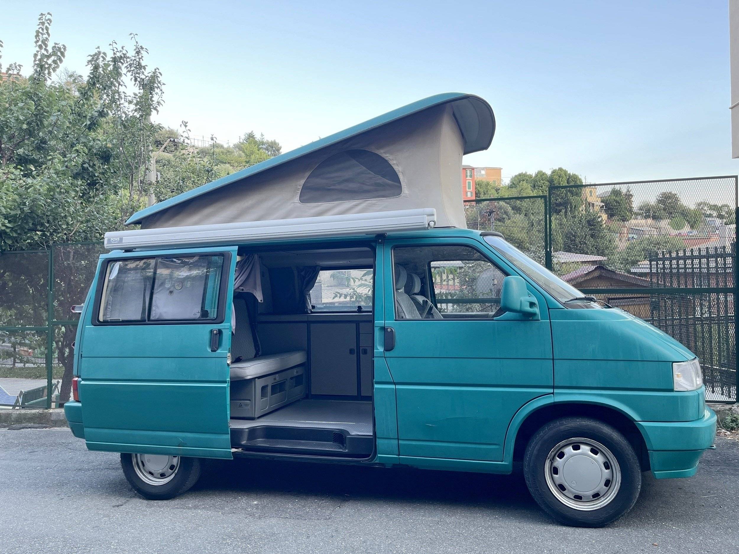 Voorkant 3/4 Volkswagen Volkswagen T4 California 2.5 TDI - Yescapa
