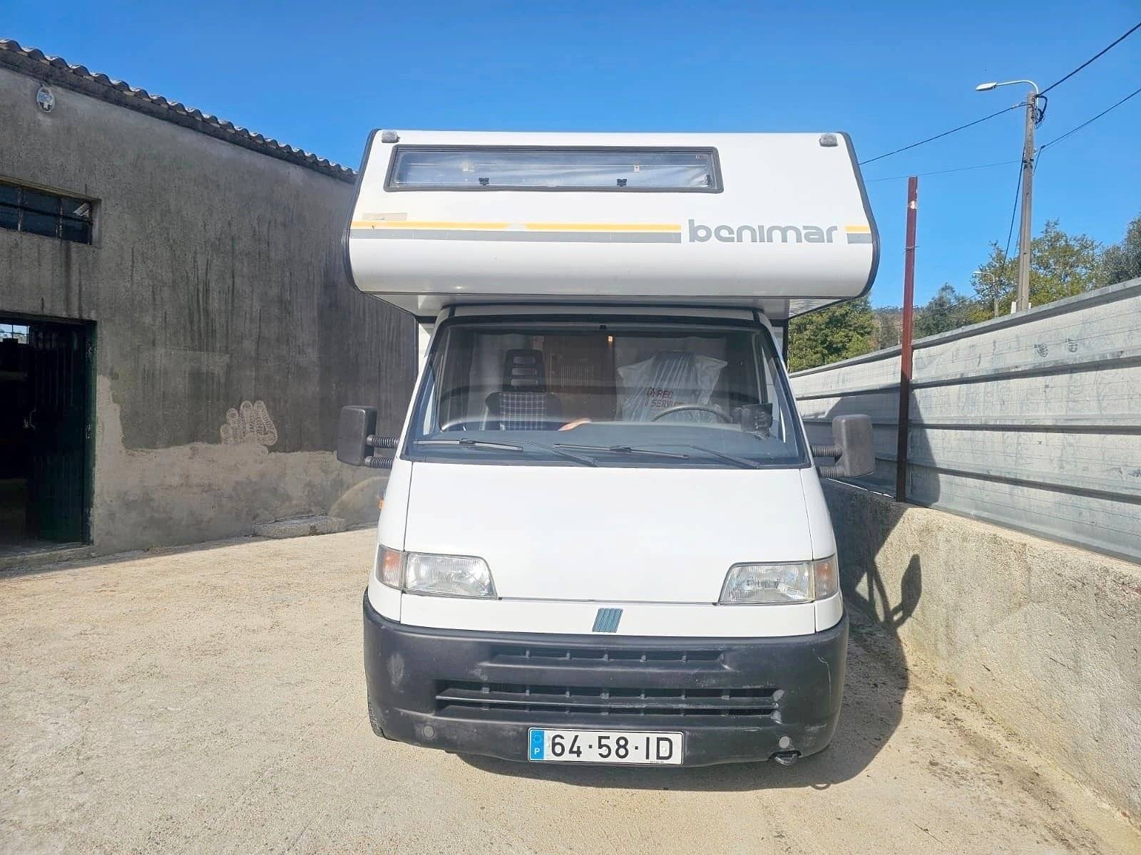schräge Vorderansicht Fiat Ducato - Yescapa
