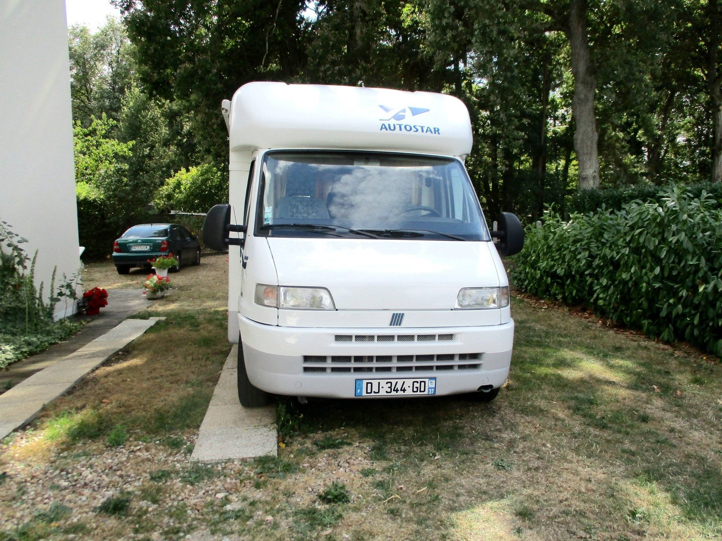 Front view from 3/4 Fiat Ducato 2,8 l 115 ch/Al-Ko - Yescapa