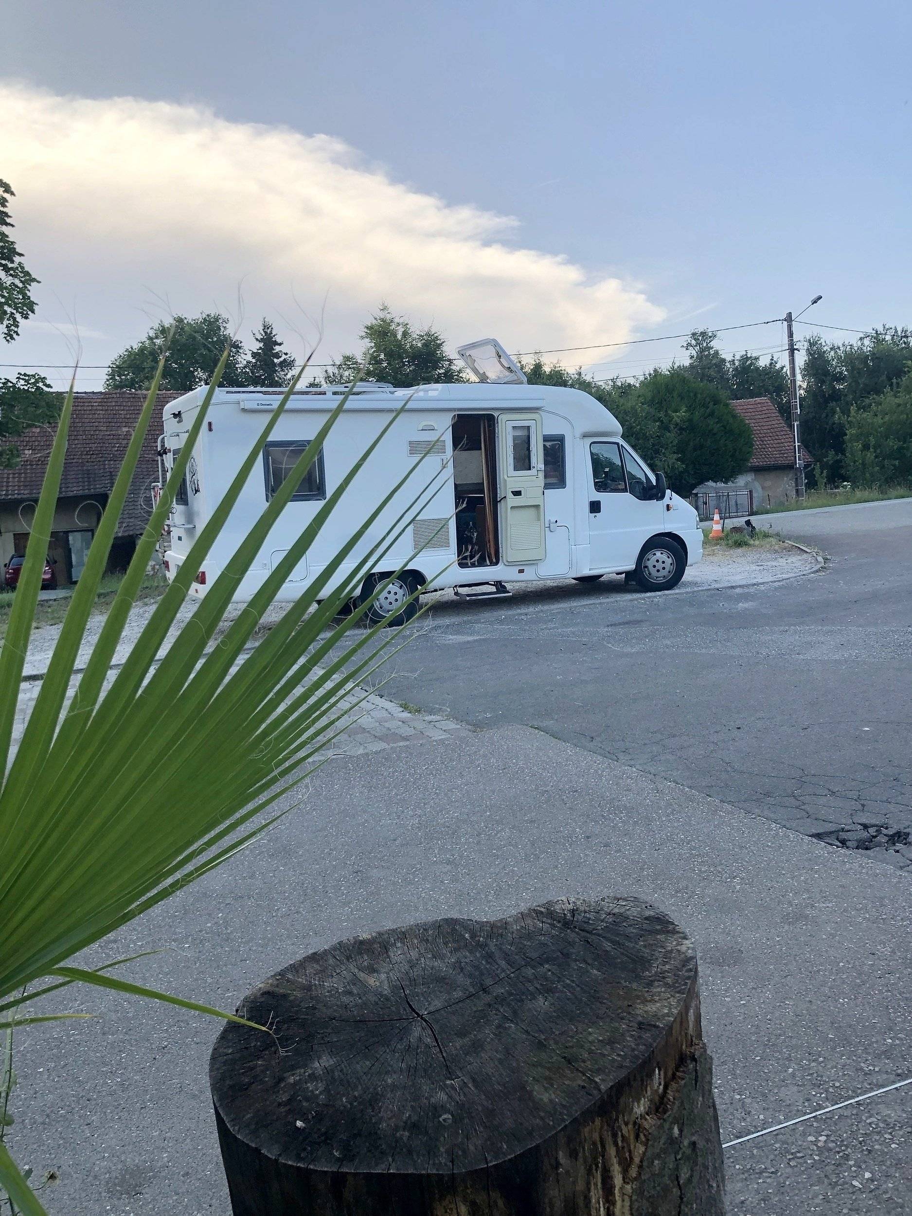 Voorkant 3/4 Fiat Ducato 2,3 l JTD 130 ch. - Yescapa