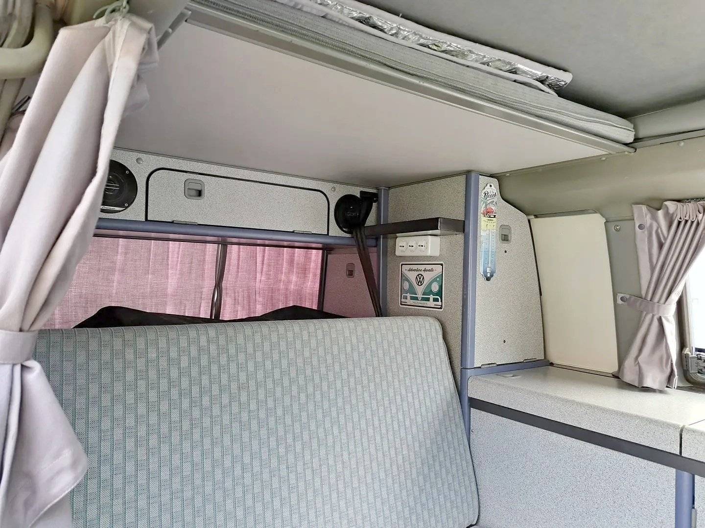Berth Volkswage T4 - Yescapa
