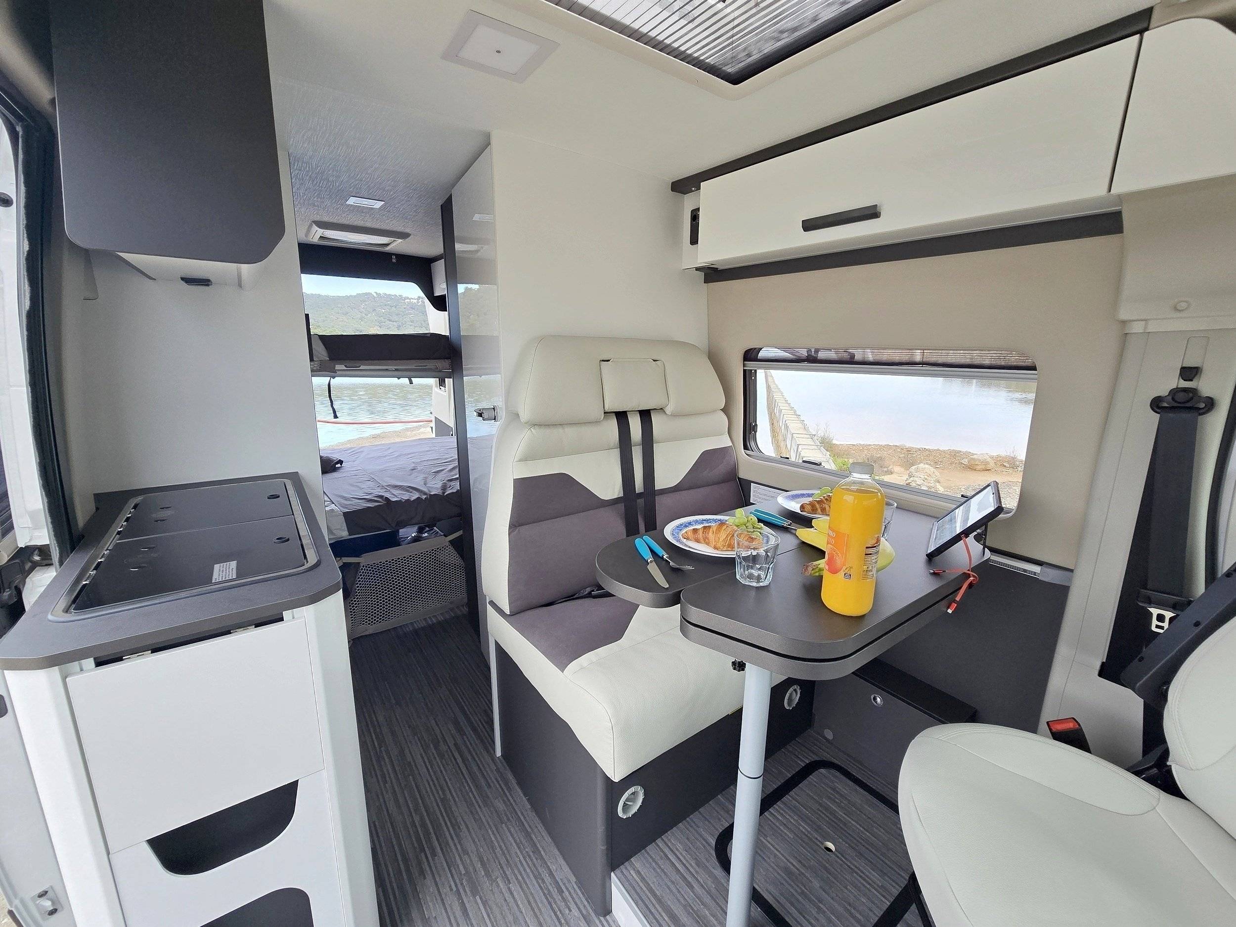 Dining Area Fiat Fiat 2.2 140CV MY2022 - Yescapa