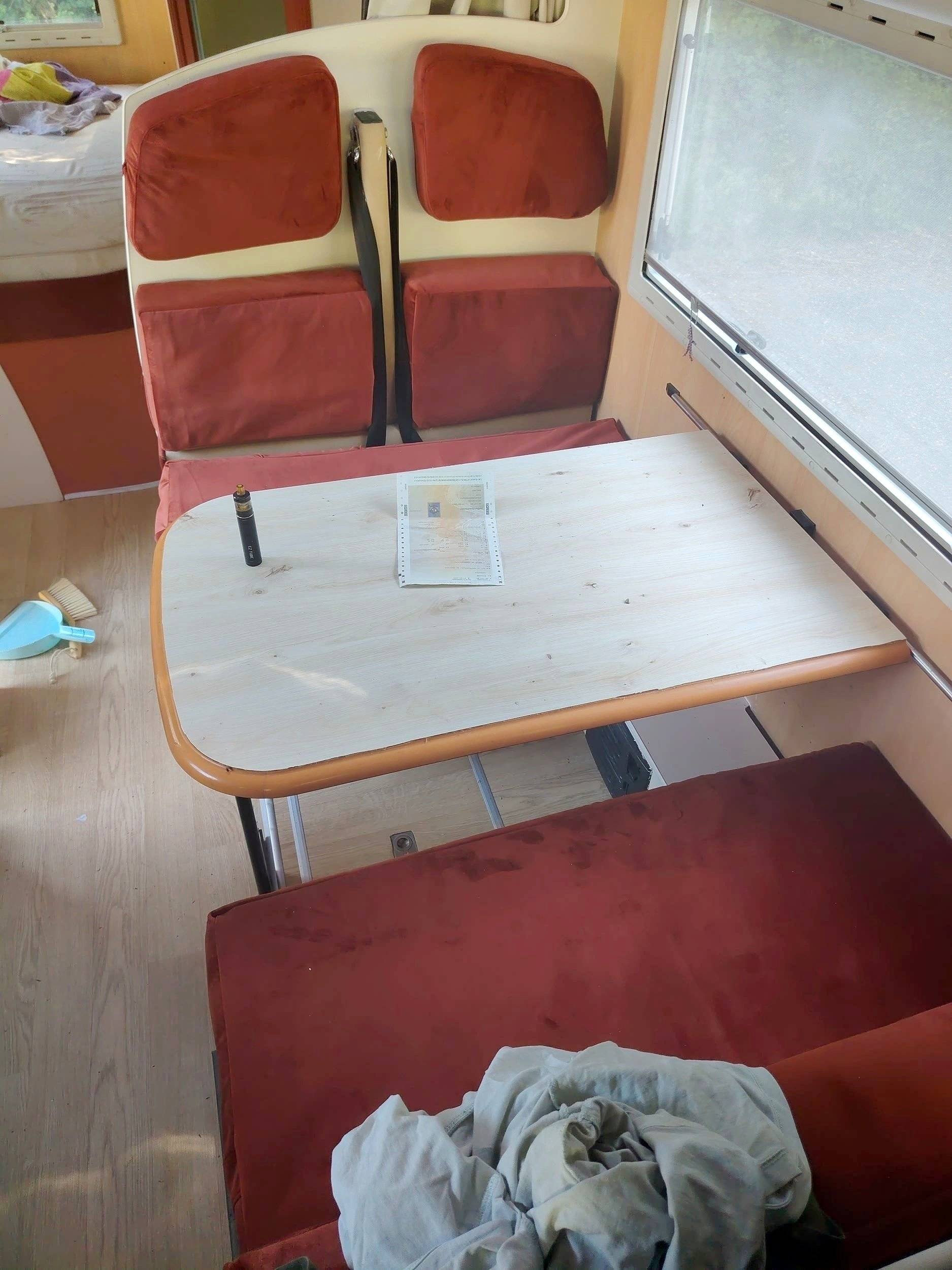 Área de jantar Fiat Ducato 2.8 JTD - Yescapa