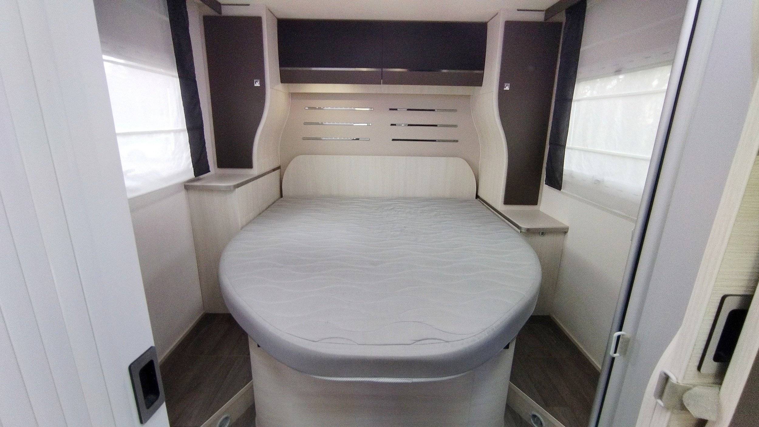 Schlafplätze Ford Transit 2,0 l 170 ch - Yescapa