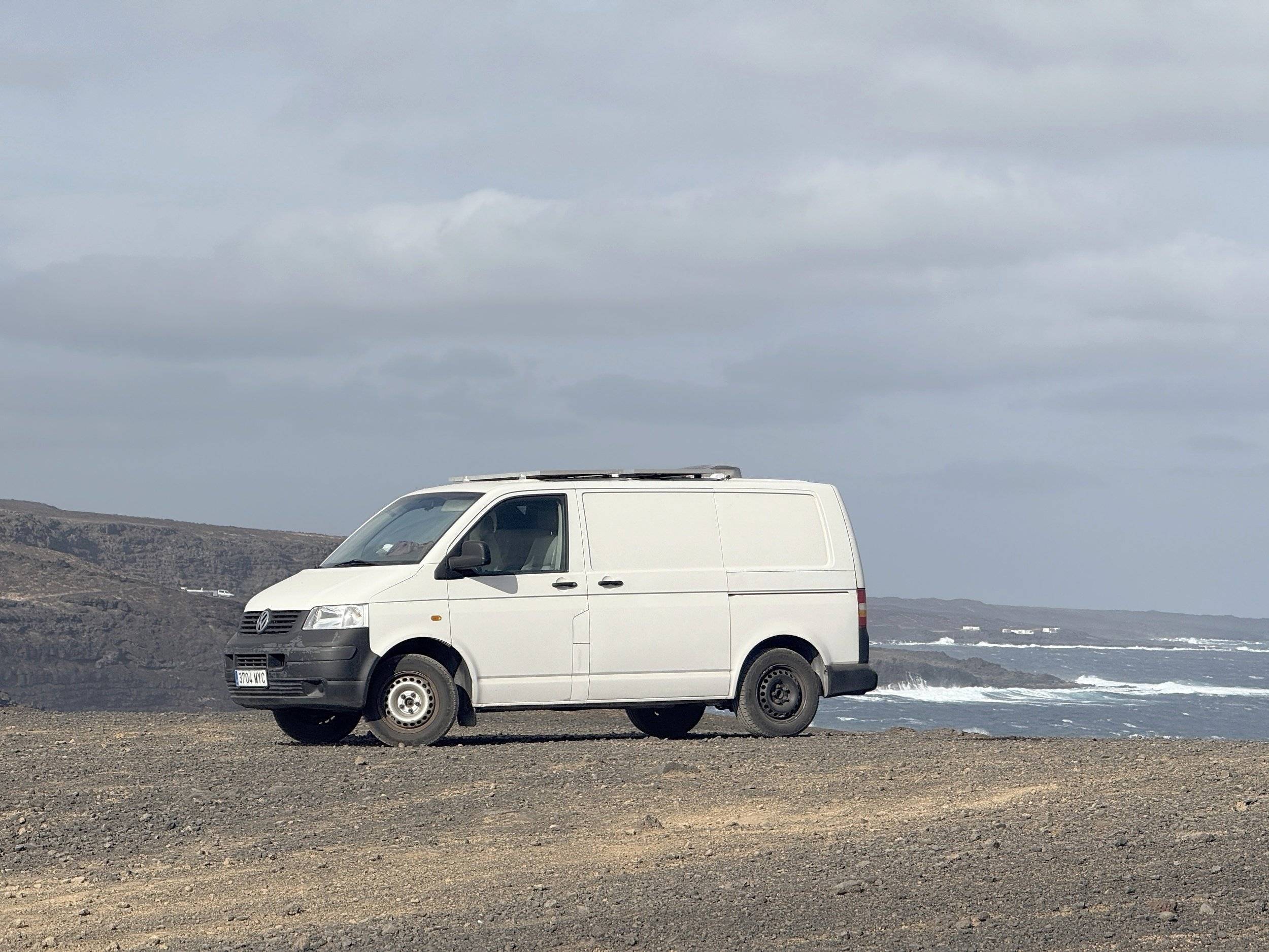 Vista de 3/4 Volkswagen Volkswagen Transporter T5 - Yescapa