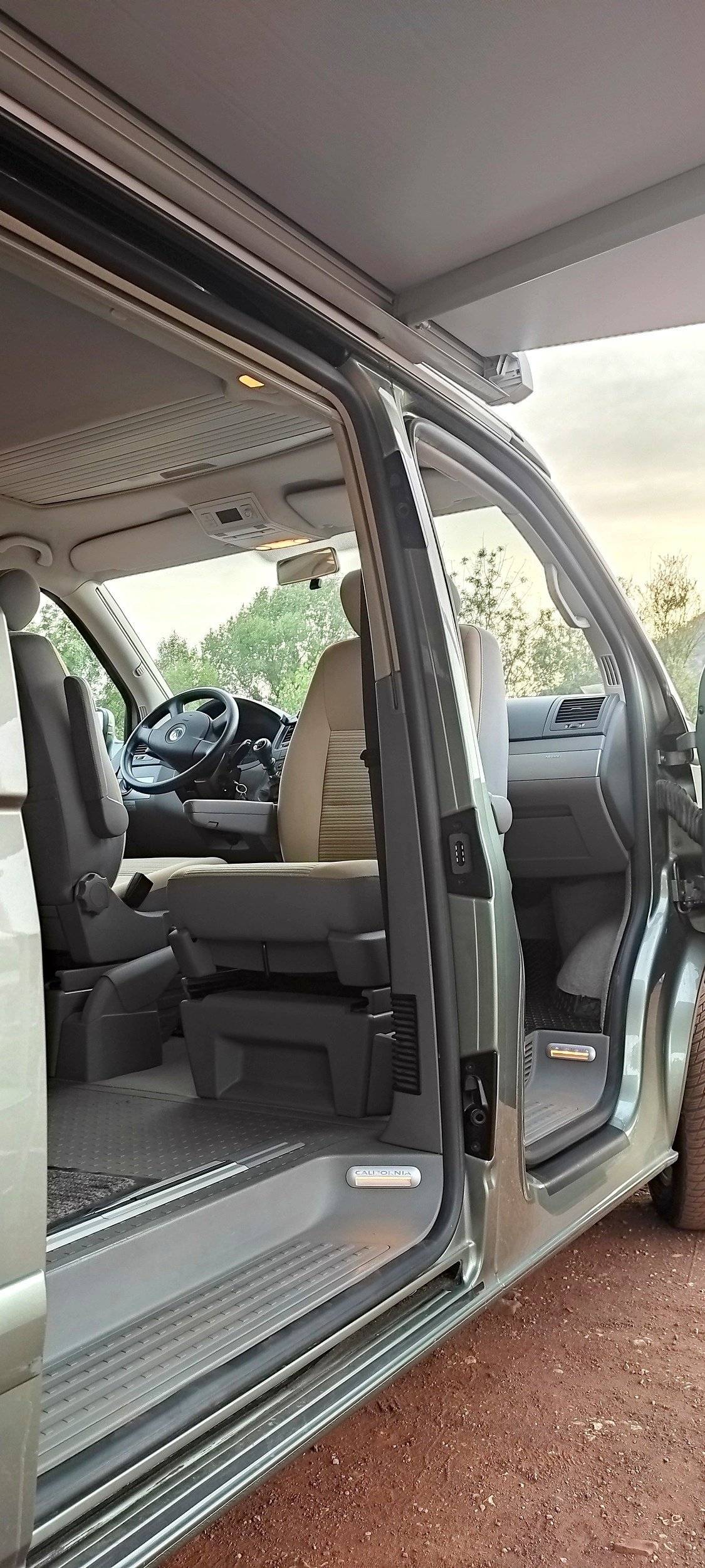 Poste de conduite Volkswagen VOLKSWAGEN CALIFORNIA - Yescapa