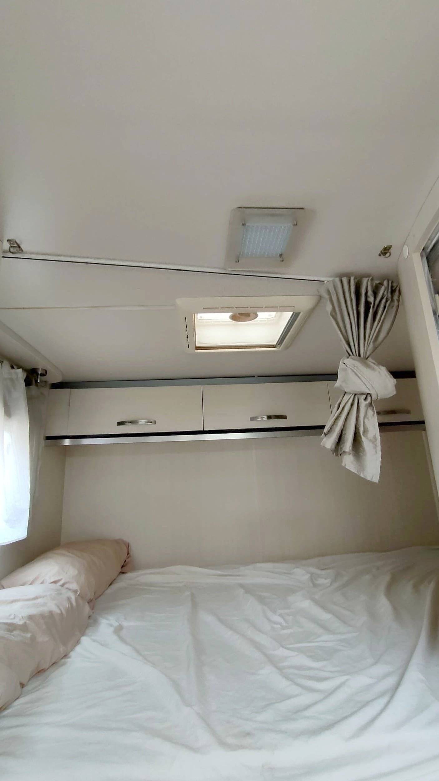 Plazas en cama Ford Transit 2,0 l 130 ch - Yescapa