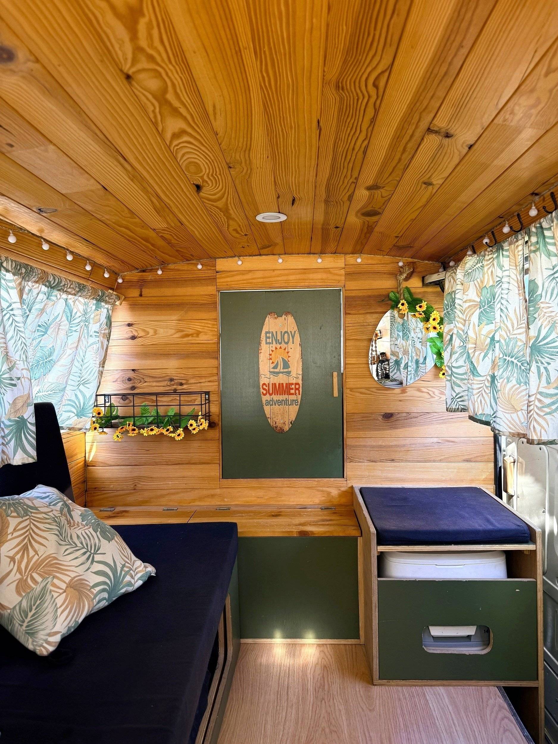 Dinette Toyota Hiace - Yescapa