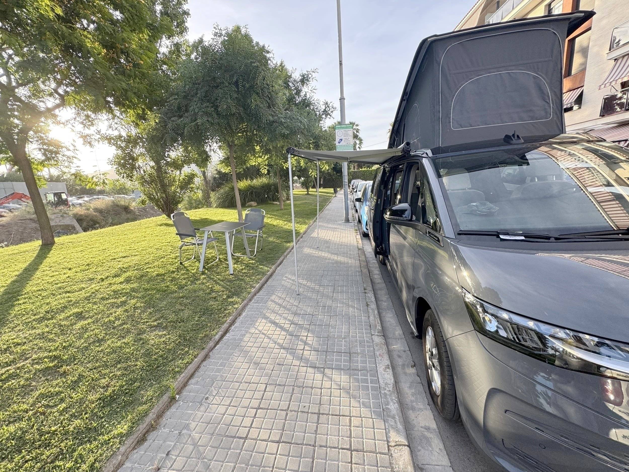 Vue avant de 3/4 Volkswagen CALIFORNIA beach camper TDI 150 DSG - Yescapa