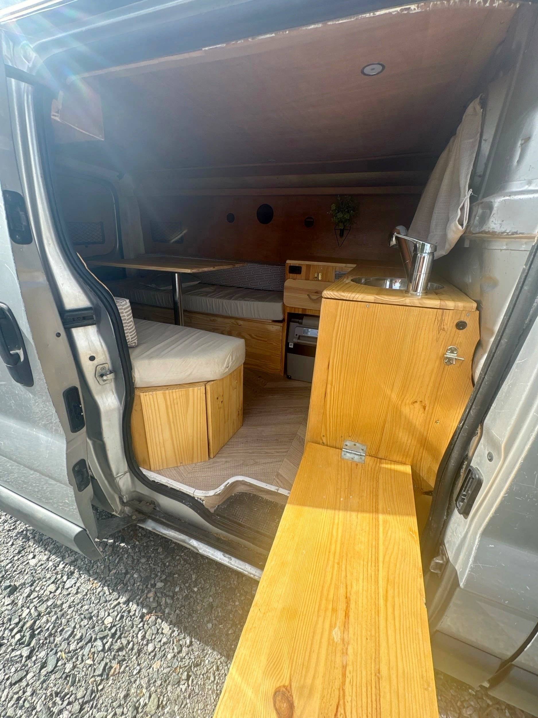 Dining Area Renault - Yescapa