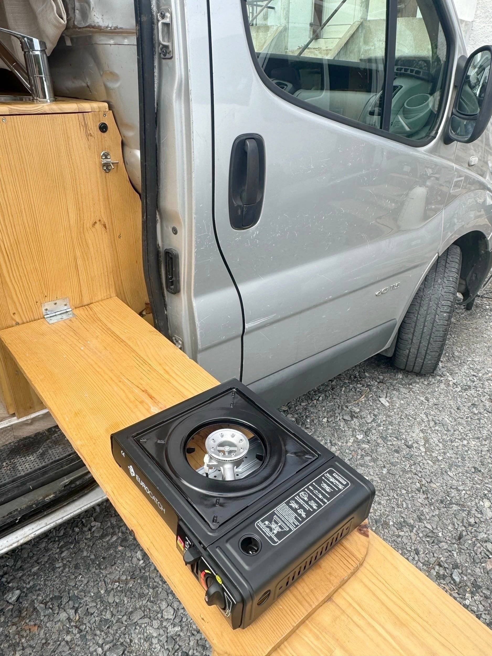 Coin repas Renault Trafic L2H1 2 l 120 ch - Yescapa