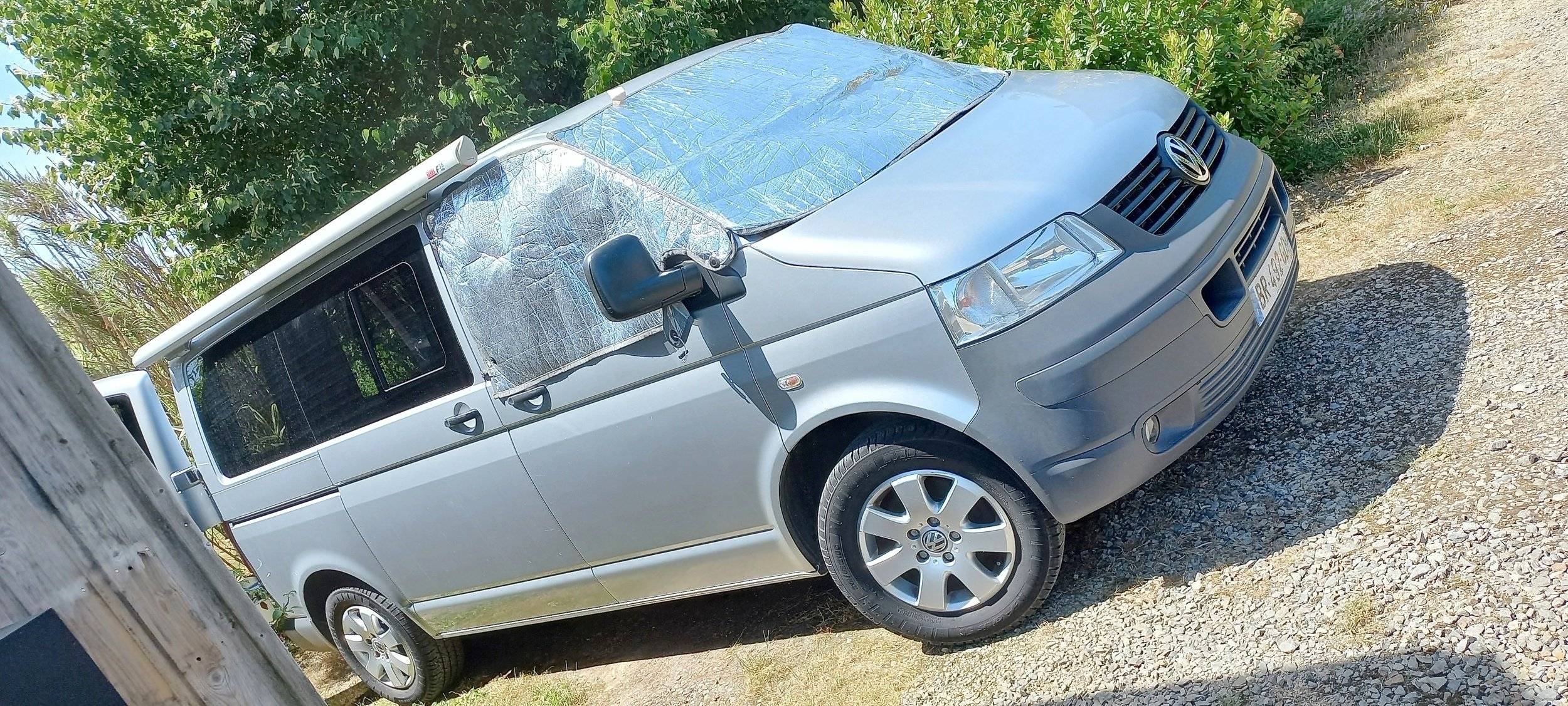 Vista frontale a ¾ Volkswagen 2,5l TDI 130 ch - Yescapa