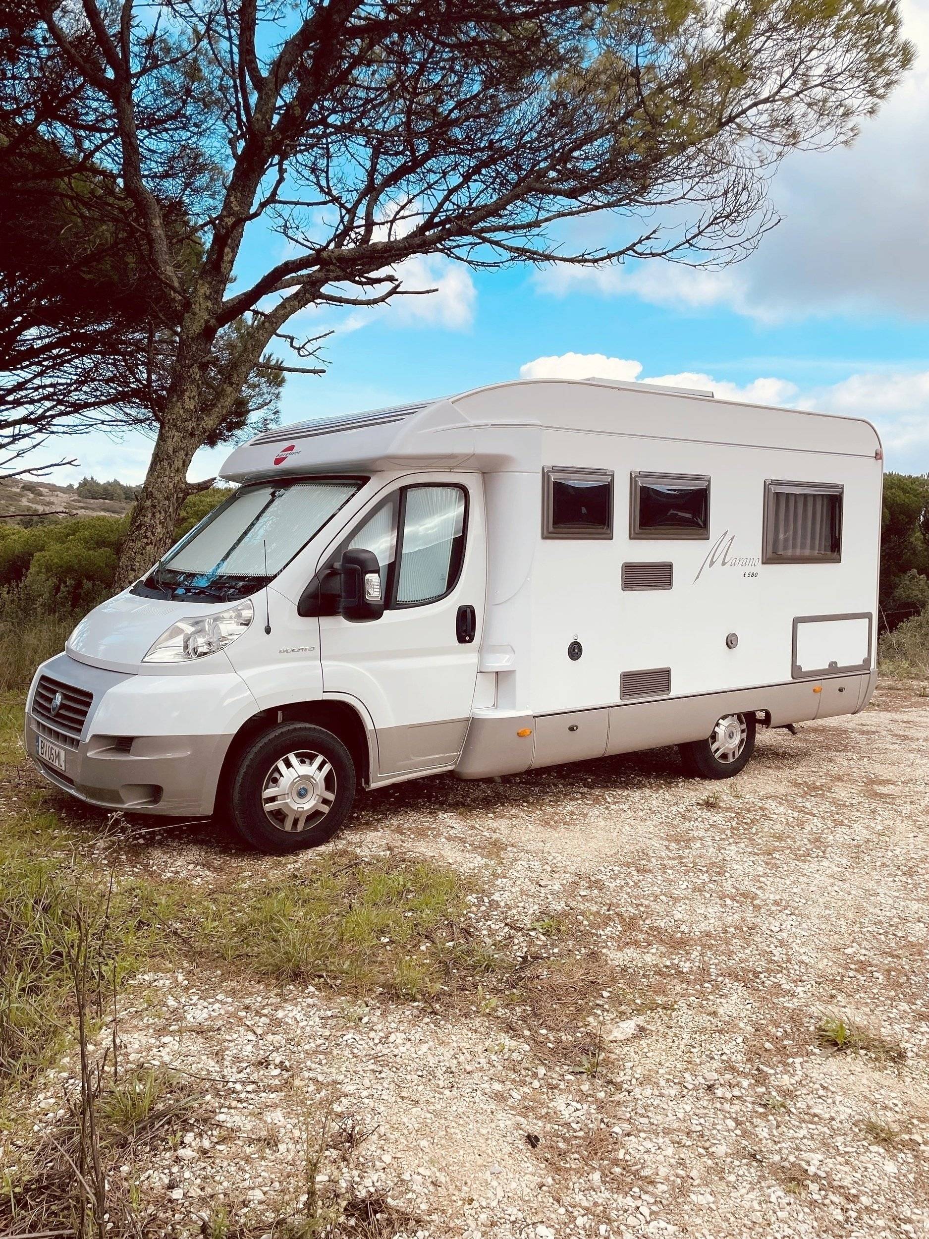 Vista de 3/4 Fiat 2,3 l 130 ch - Yescapa