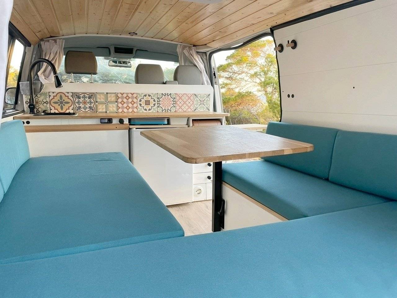 Coin repas Volkswagen T5 2,0 l 102 ch - Yescapa