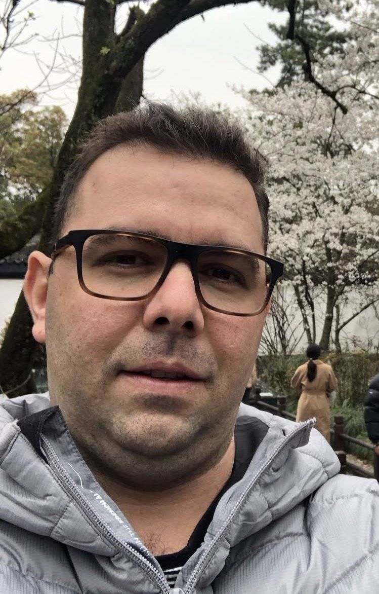 André