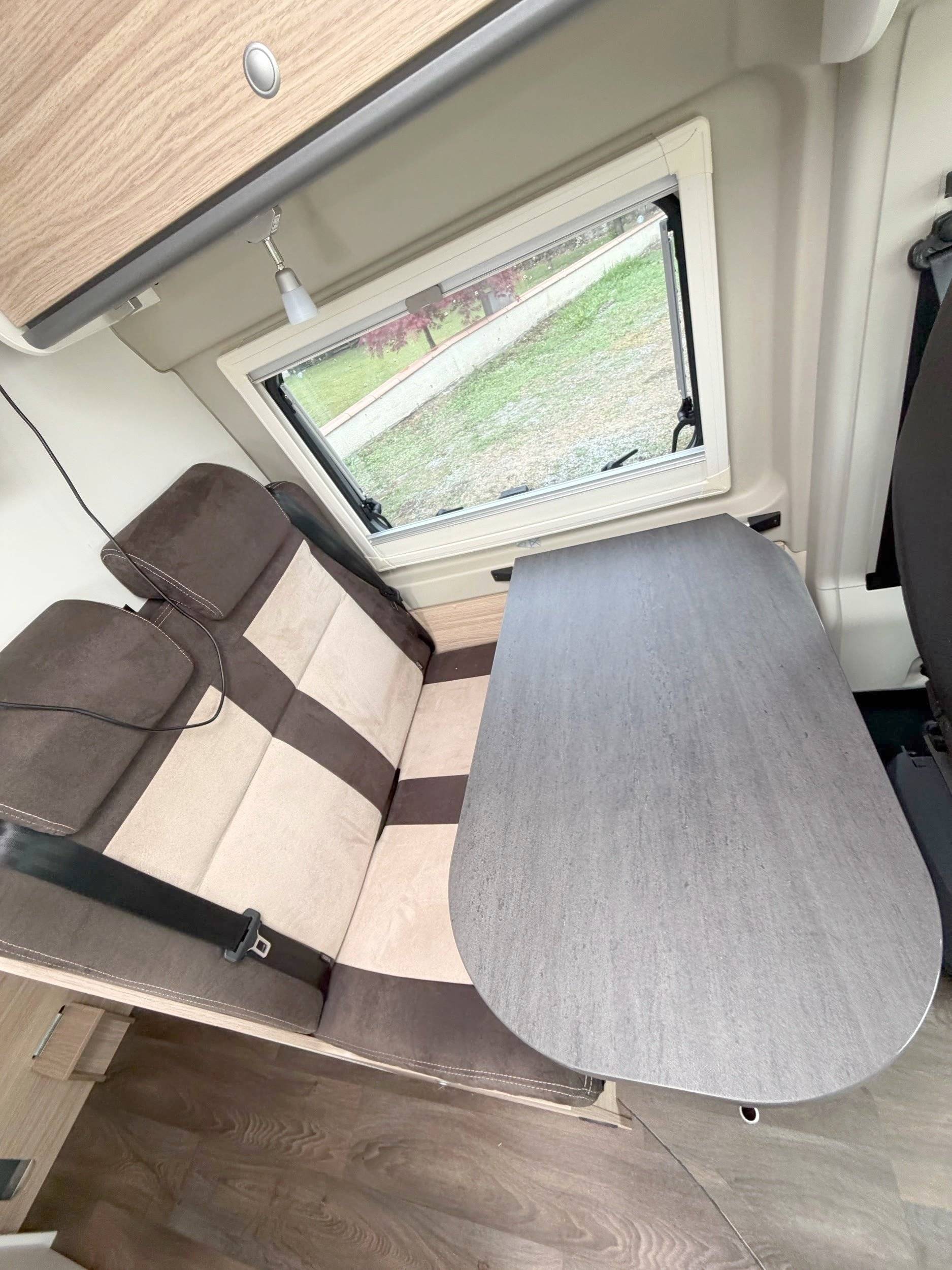 Dinette Citroën Jumper - Yescapa