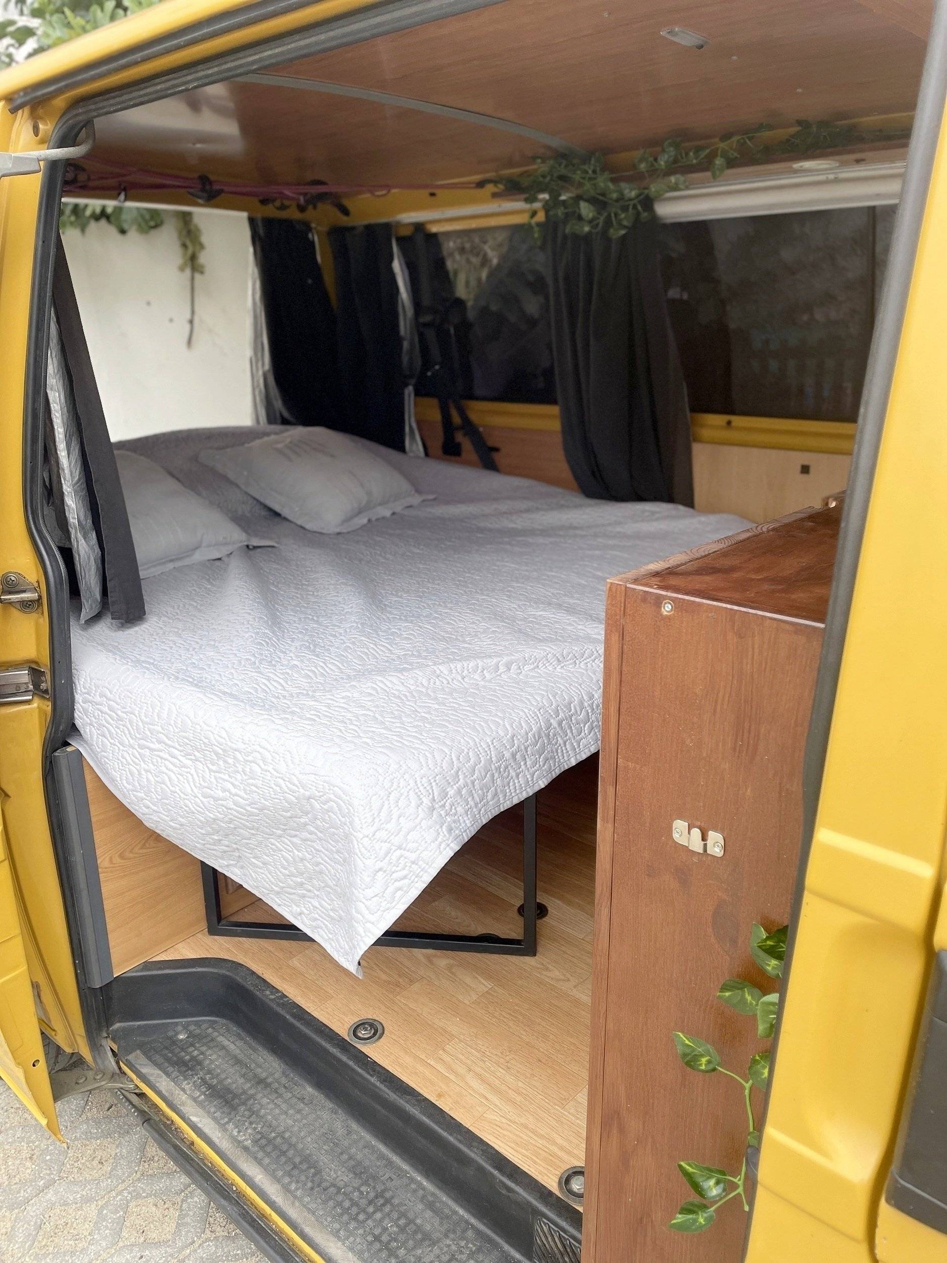 Volkswagen Transporter T4 2.4D