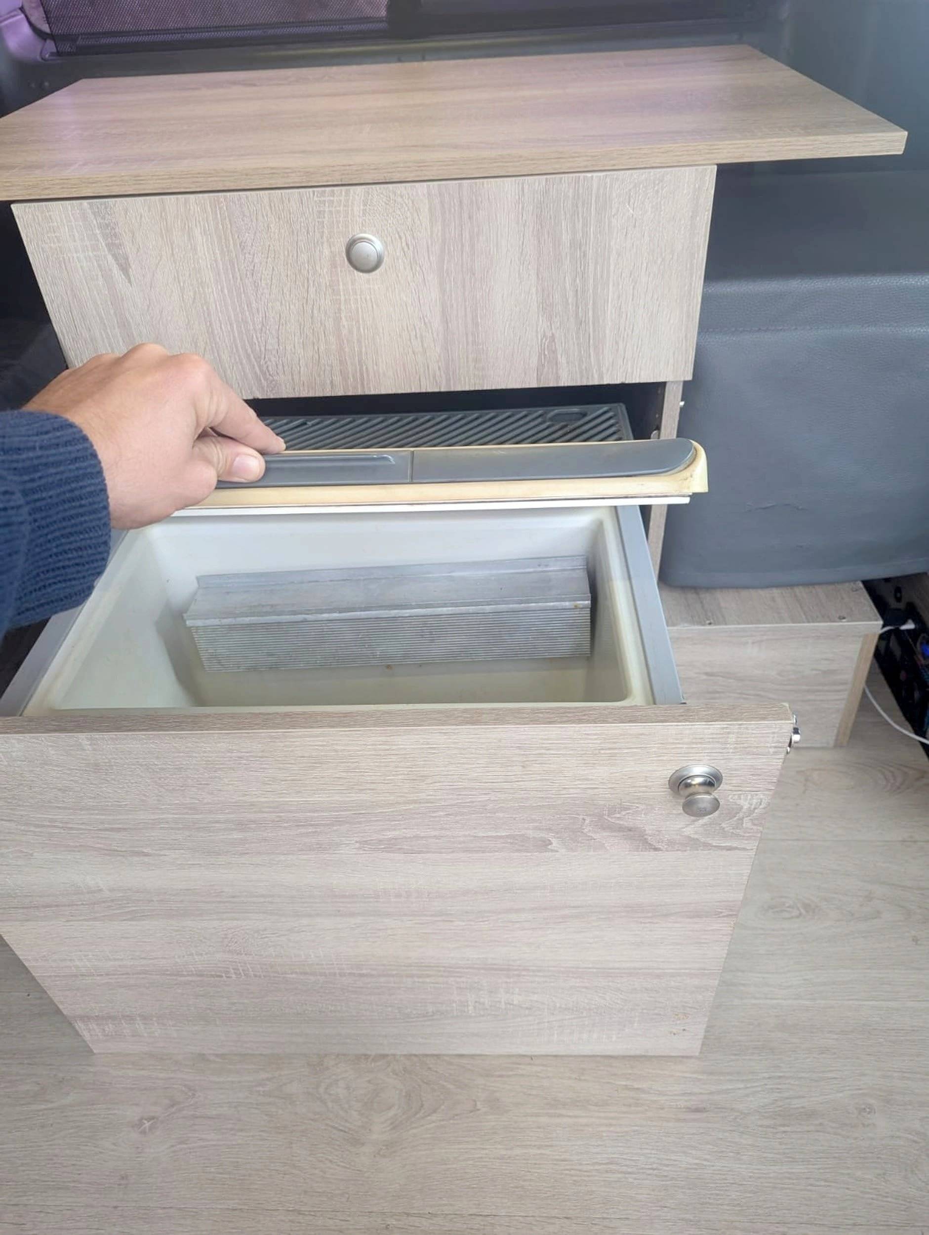 Berth Volkswagen T5 2,5 l 102 ch - Yescapa