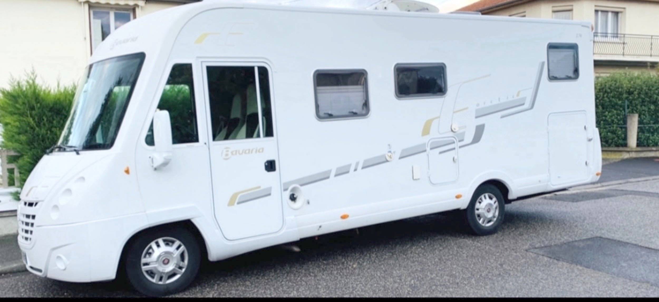 Front view from 3/4 Bavaria Fiat ducato - Yescapa