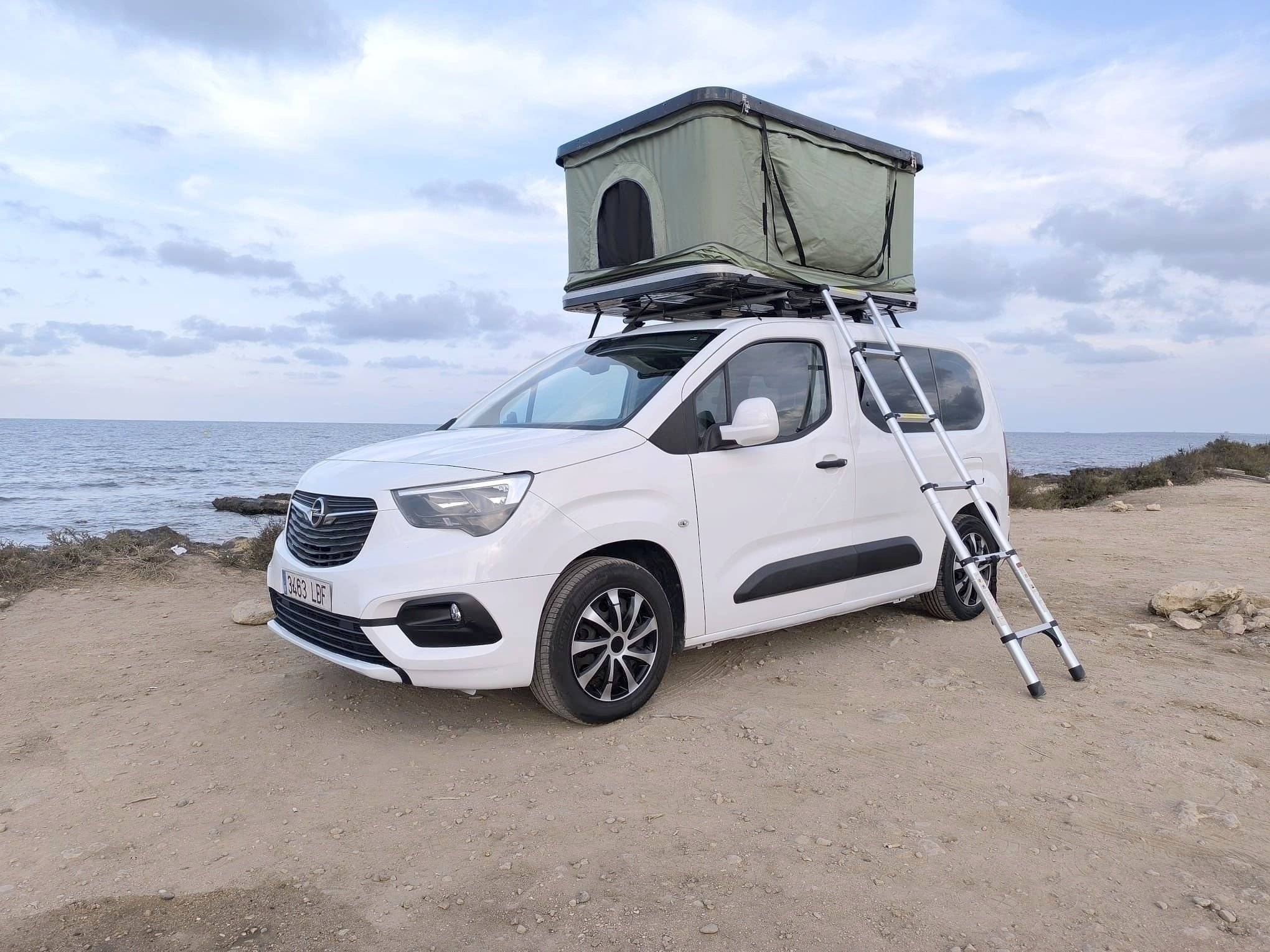 Vista de 3/4 Opel combo - Yescapa